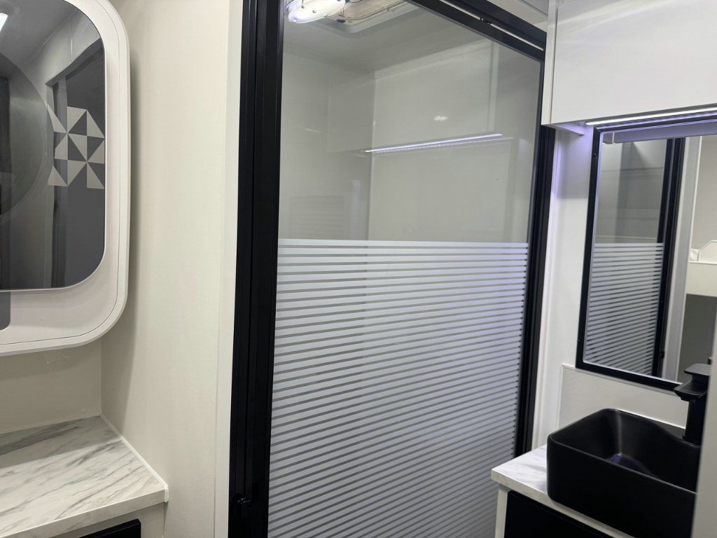 NEW 2026 LEADER CARAVANS GOLD LE DIRT ROADER CARAVAN 2 AXLE