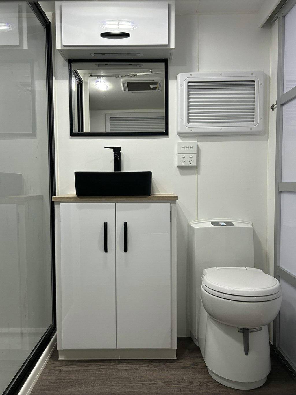 USED 2023 LEADER CARAVANS GOLD LE CARAVAN 2 AXLE