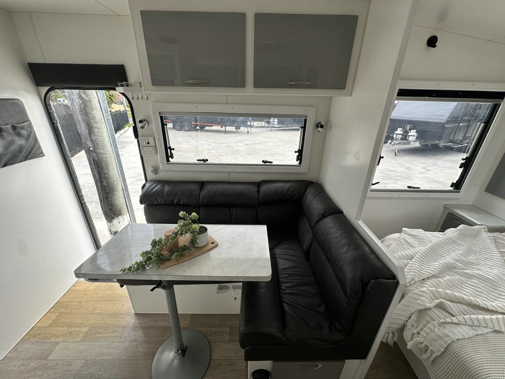 USED 2017 EMPIRE EMPEROR CARAVAN 1 AXLE