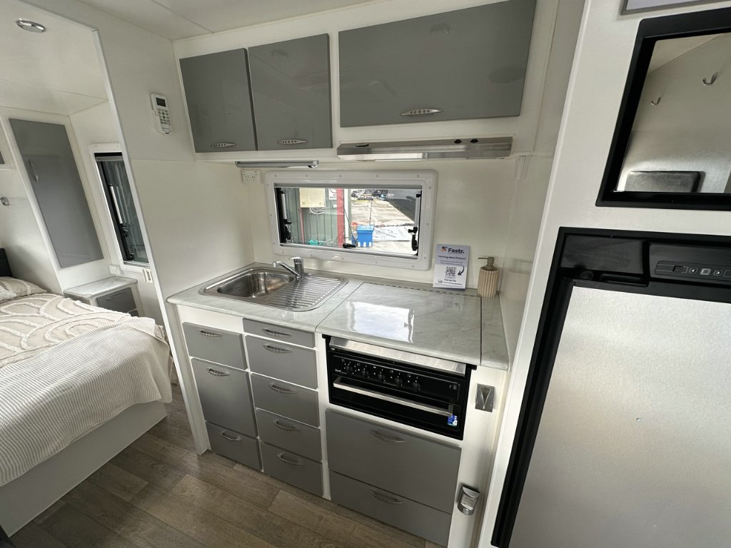 USED 2017 EMPIRE EMPEROR CARAVAN 1 AXLE