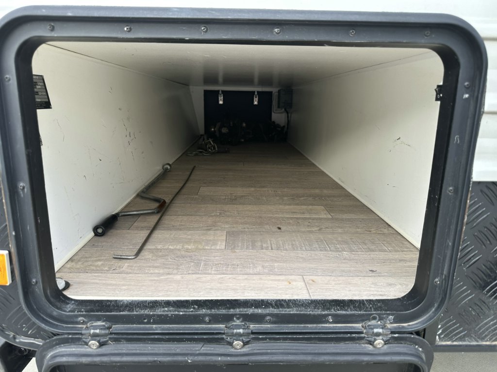 USED 2017 EMPIRE EMPEROR CARAVAN 1 AXLE
