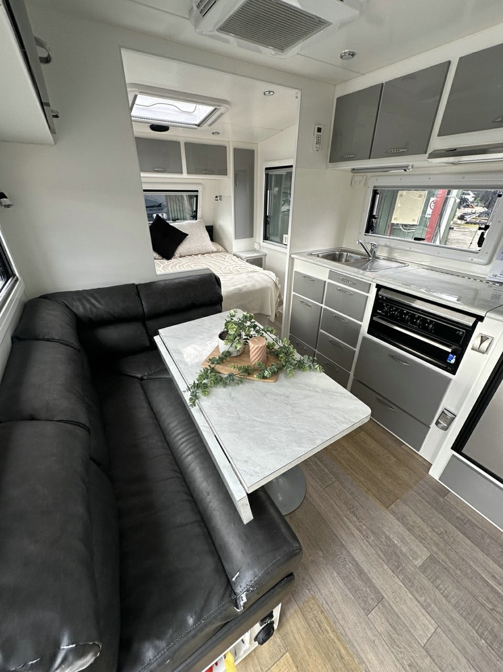 USED 2017 EMPIRE EMPEROR CARAVAN 1 AXLE