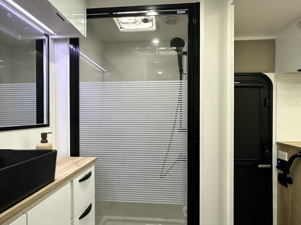 NEW 2026 SUPREME EXECUTIVE CARAVAN 2 AXLE