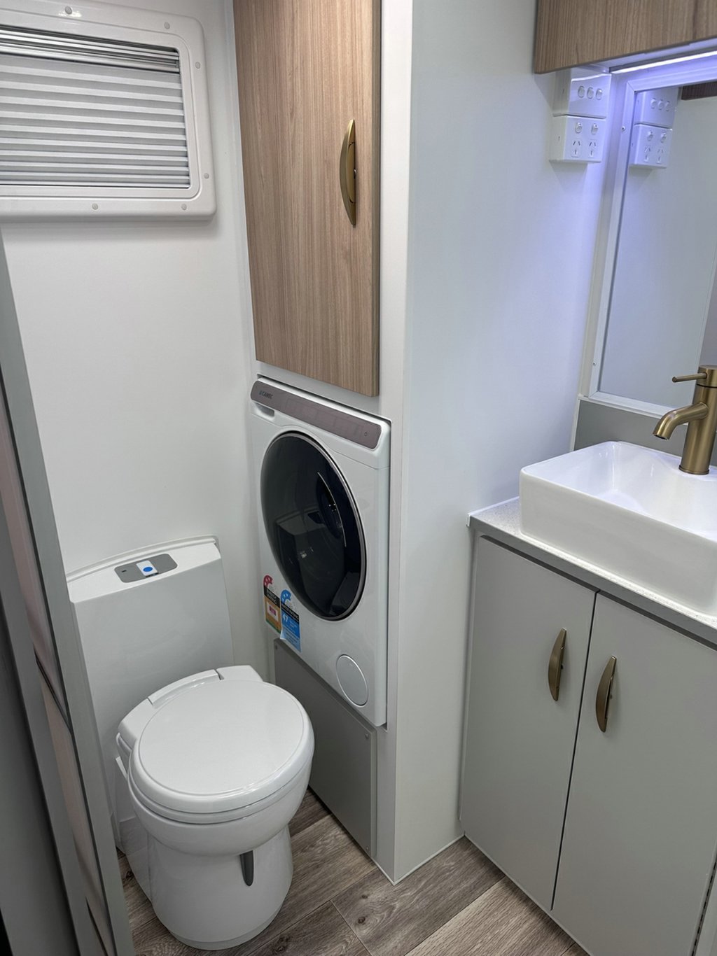 NEW 2026 SUPREME EXECUTIVE CARAVAN 2 AXLE