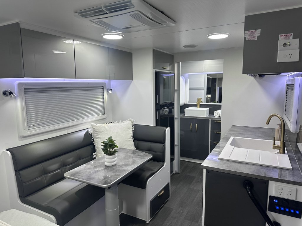NEW 2026 SUPREME CLASSIC TOURER CARAVAN 1 AXLE