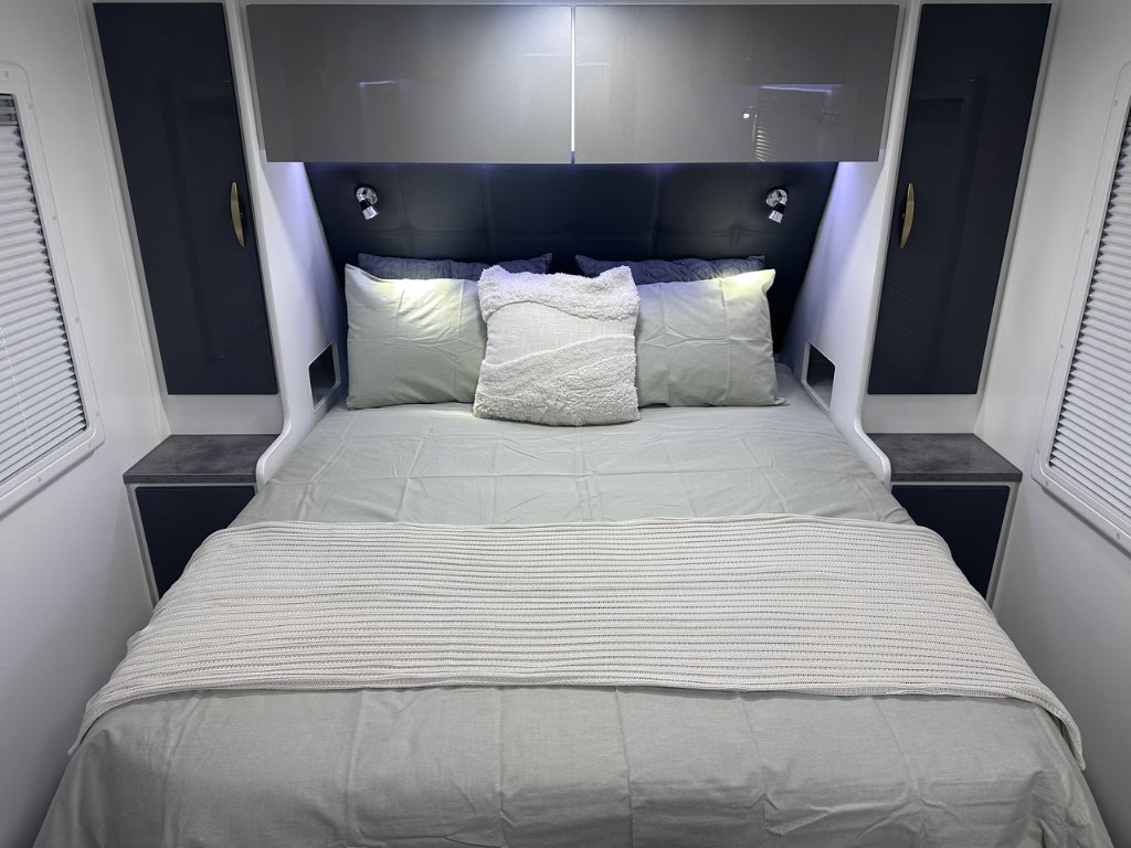 NEW 2026 SUPREME CLASSIC TOURER CARAVAN 1 AXLE