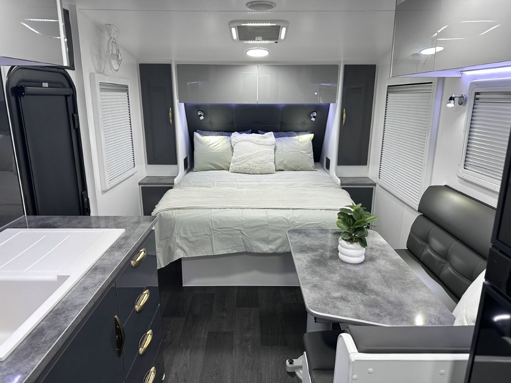 NEW 2026 SUPREME CLASSIC TOURER CARAVAN 1 AXLE