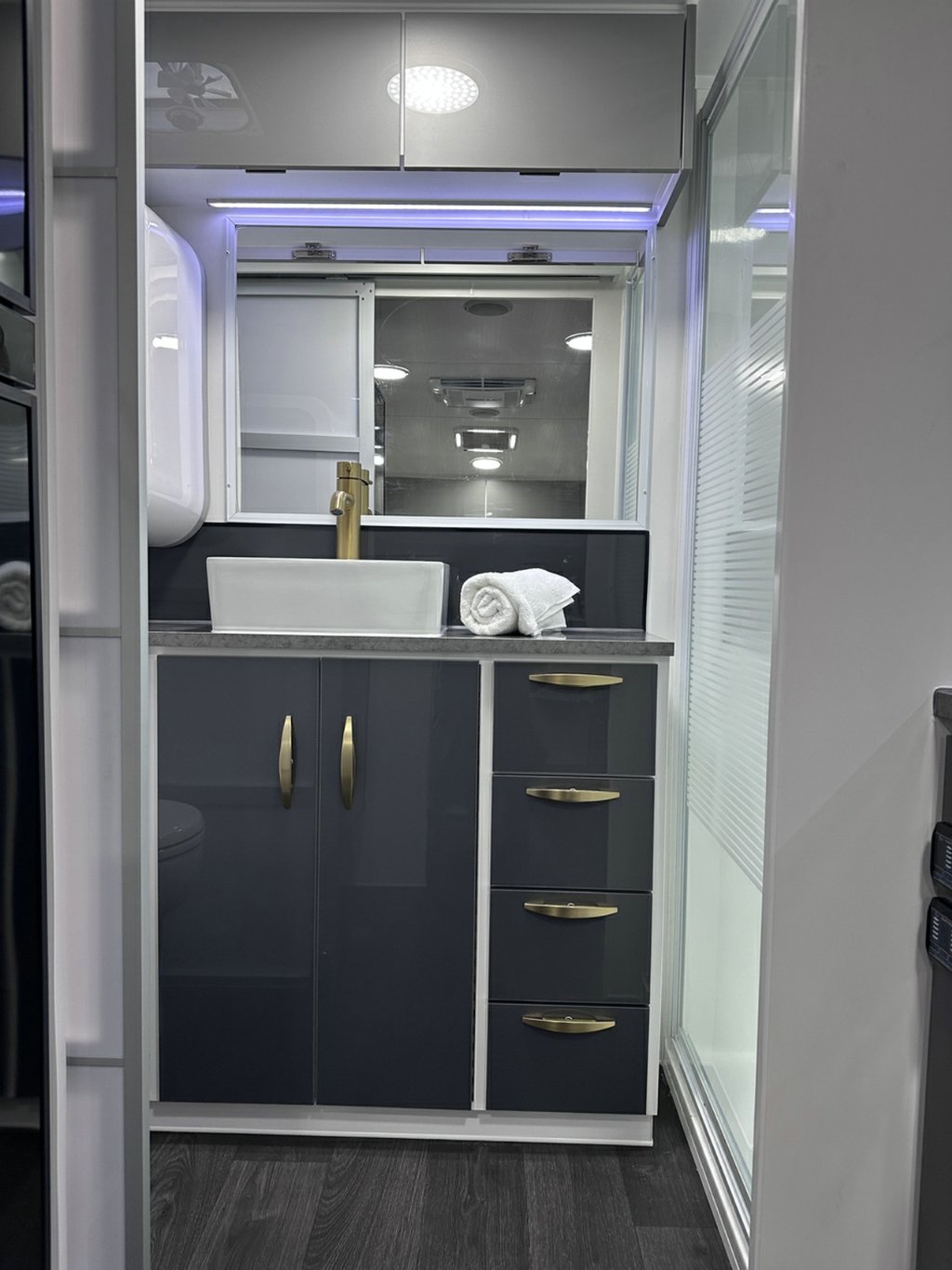 NEW 2026 SUPREME CLASSIC TOURER CARAVAN 1 AXLE