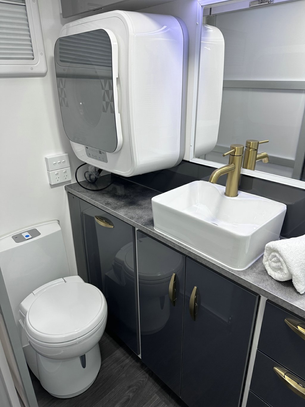 NEW 2026 SUPREME CLASSIC TOURER CARAVAN 1 AXLE