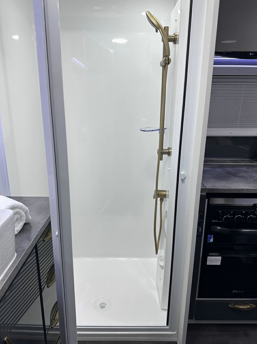 NEW 2026 SUPREME CLASSIC TOURER CARAVAN 1 AXLE