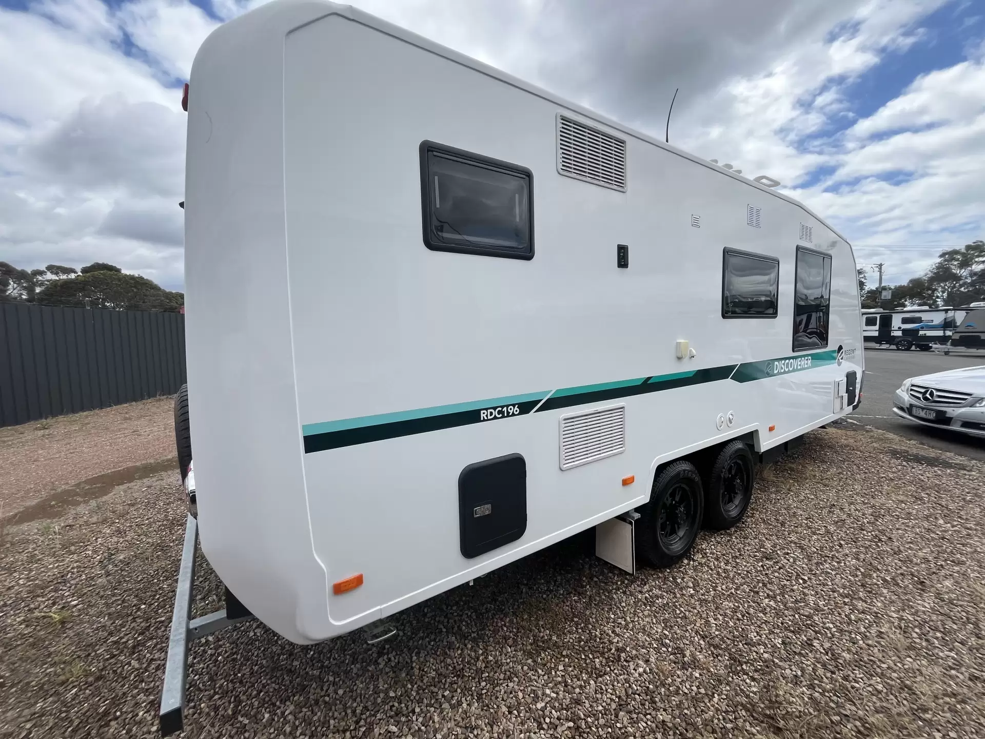 2021 REGENT DISCOVERER 19'6