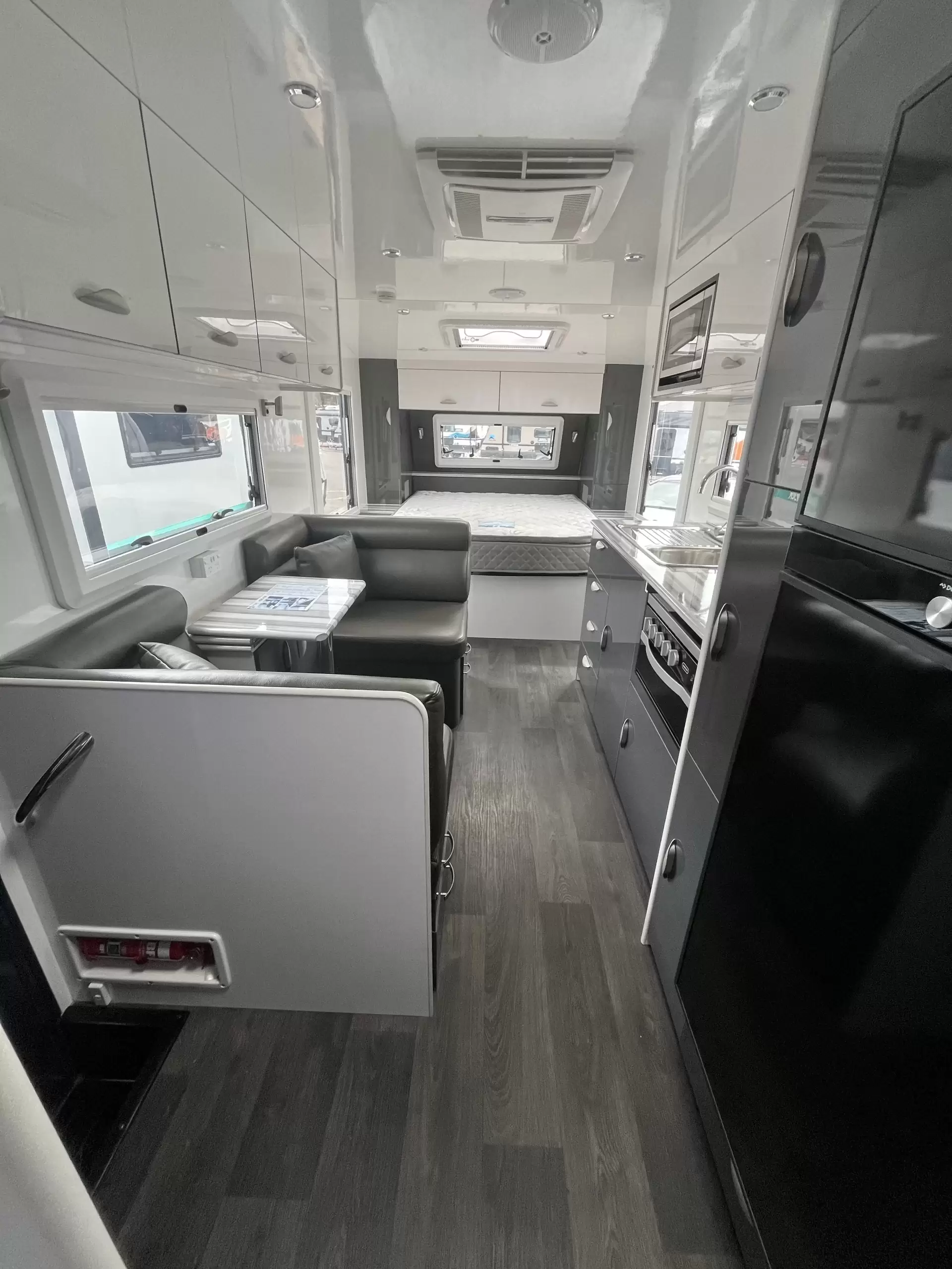 2021 REGENT DISCOVERER 19'6