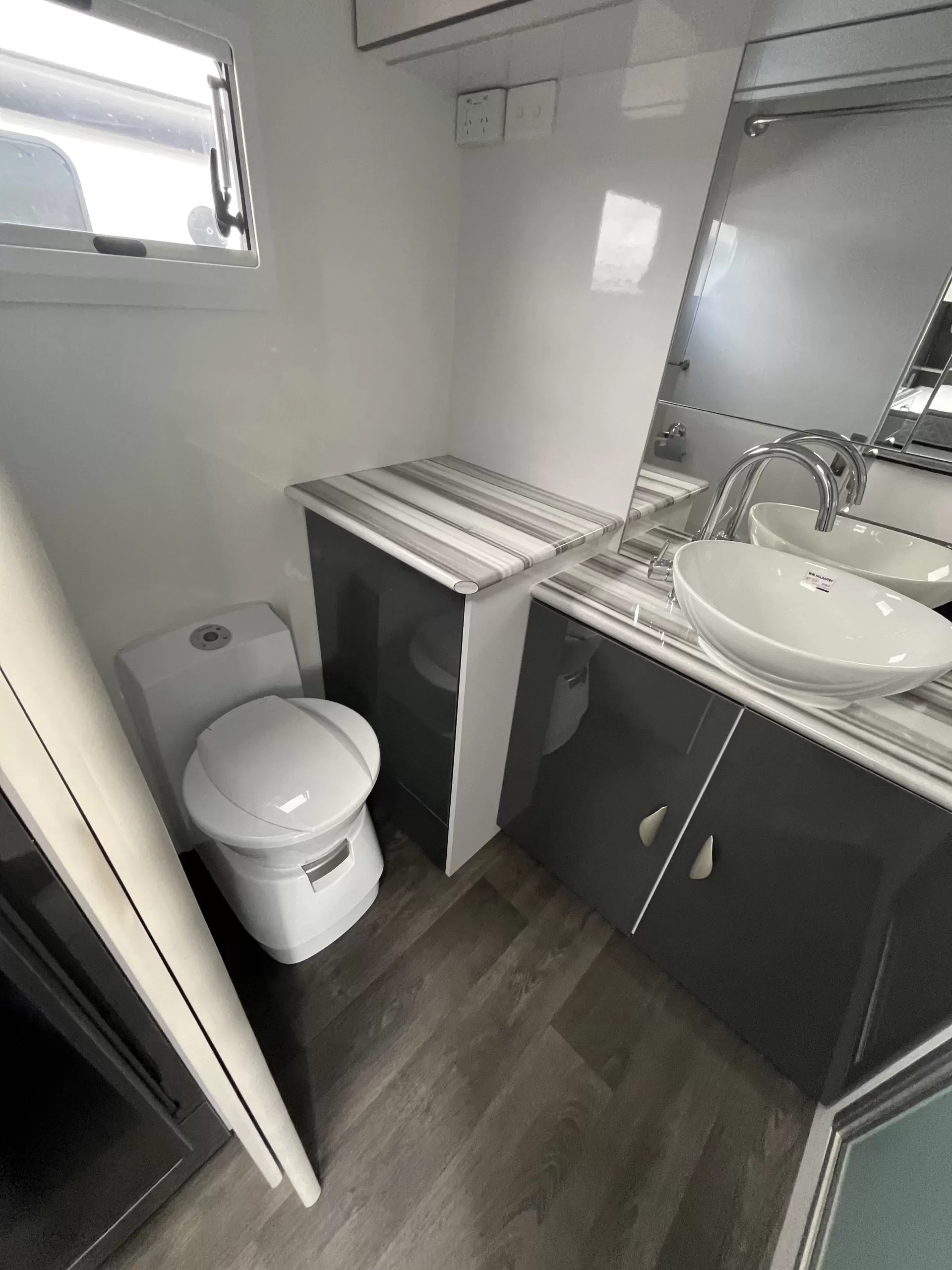 2021 REGENT DISCOVERER 19'6