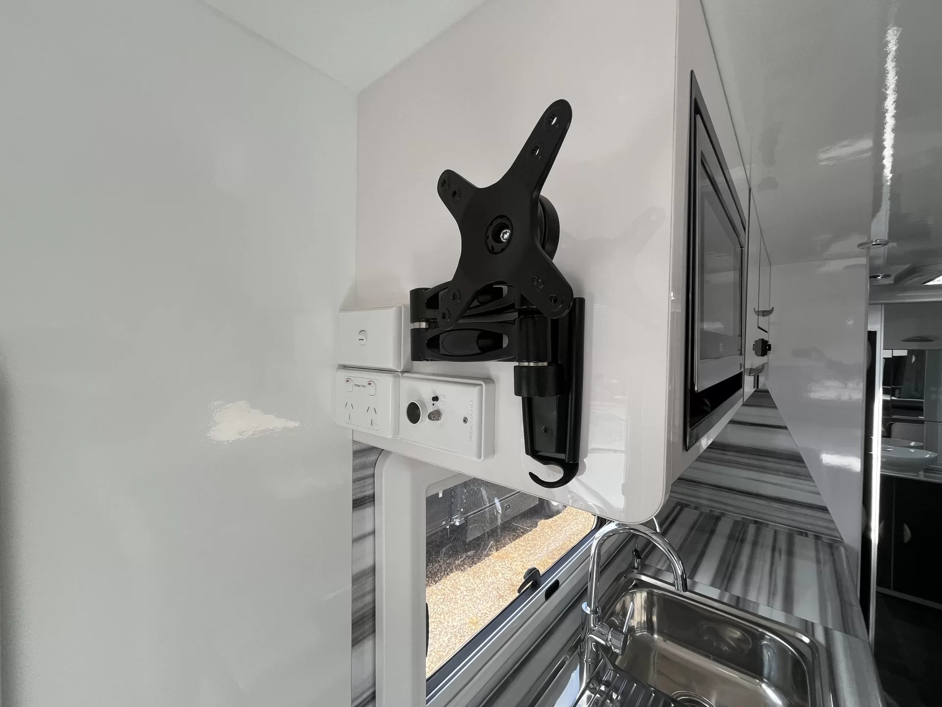 2021 REGENT DISCOVERER 19'6