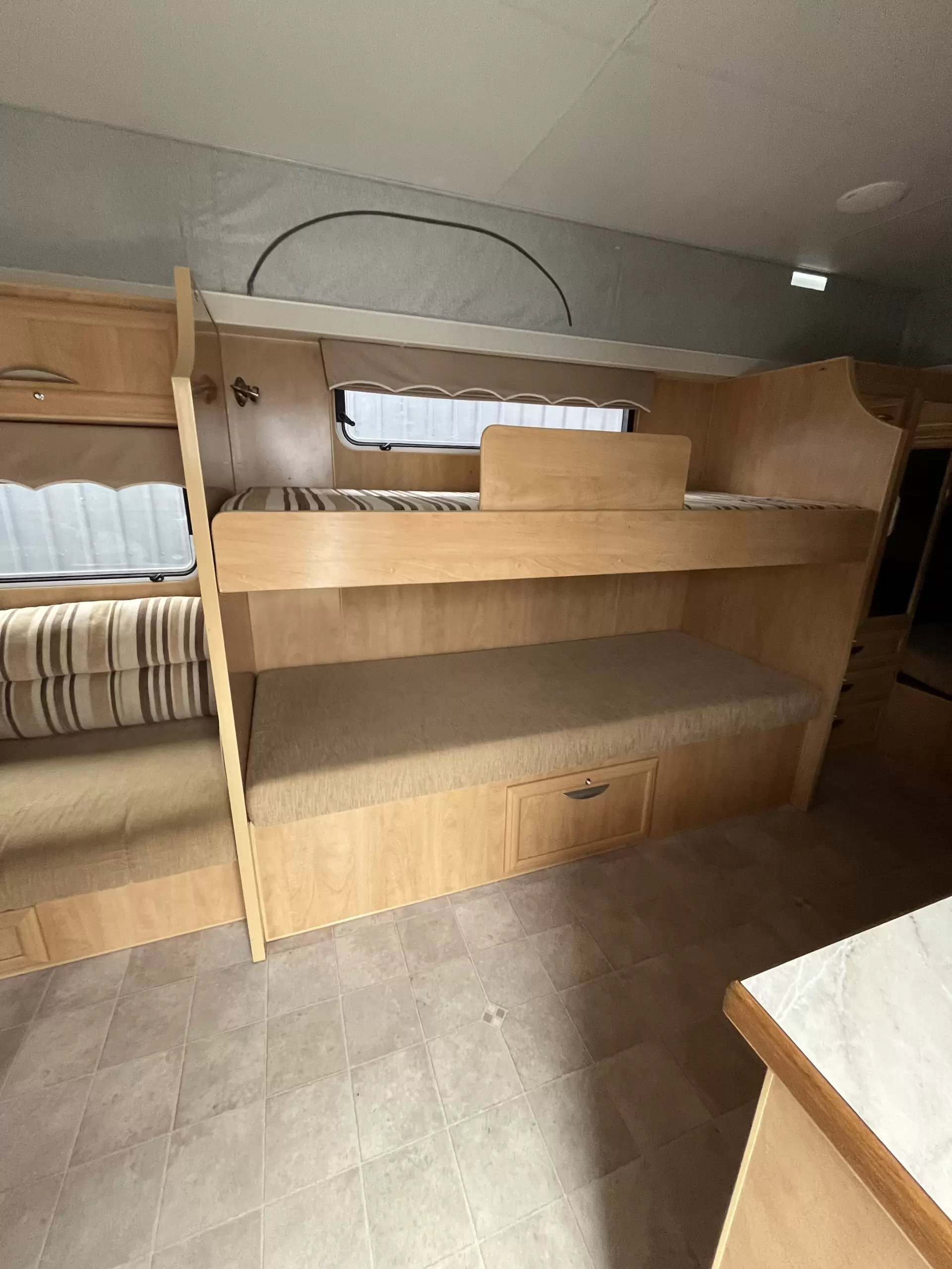 2010 Paramount Duet Bunk with Expandas