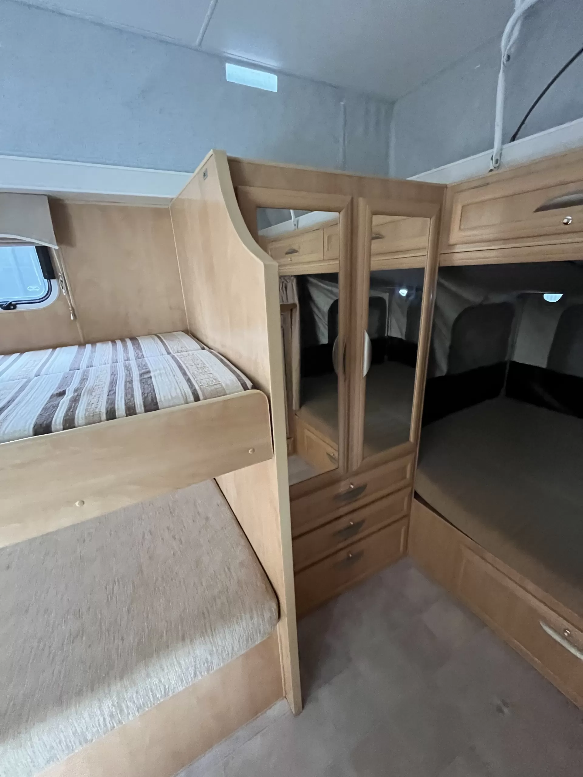 2010 Paramount Duet Bunk with Expandas