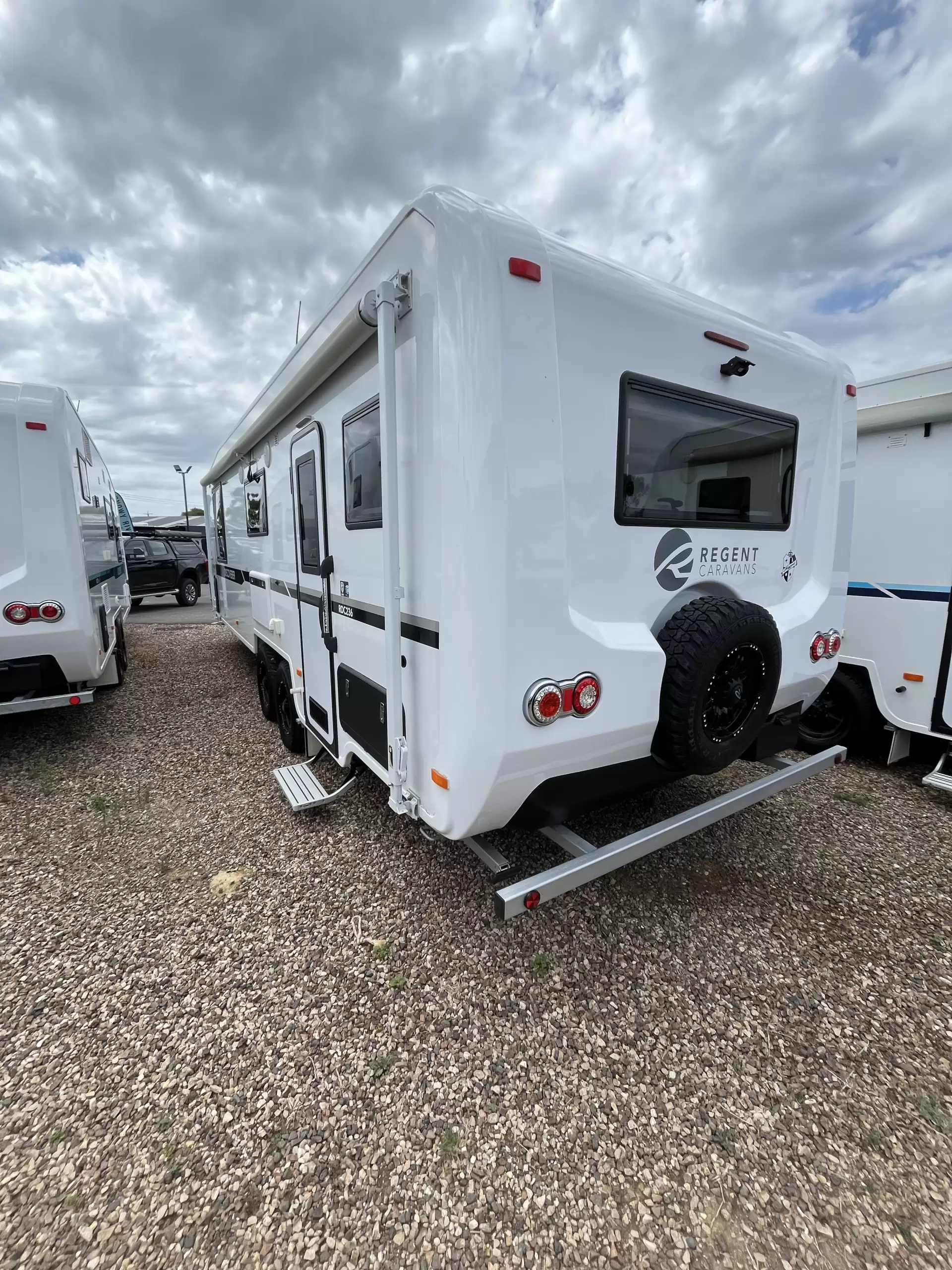 2021 Regent Discoverer Rear Club