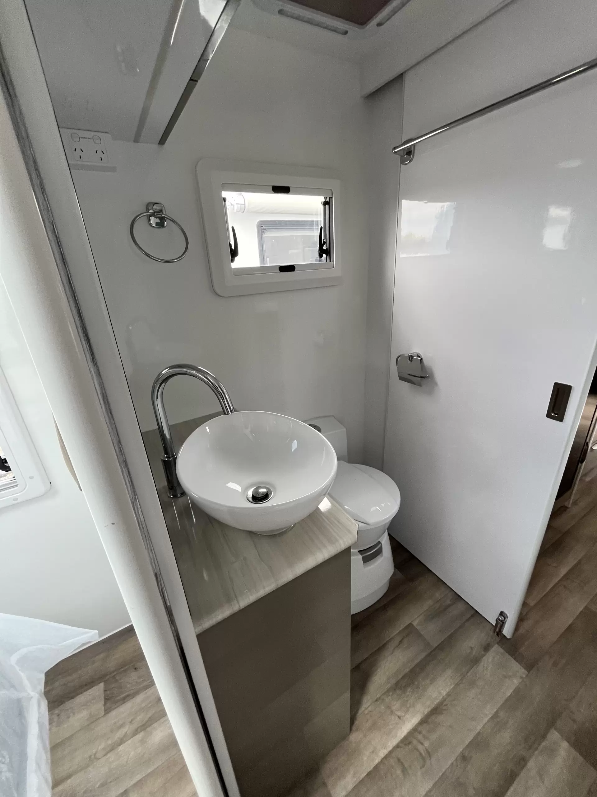 2021 Regent Discoverer Rear Club