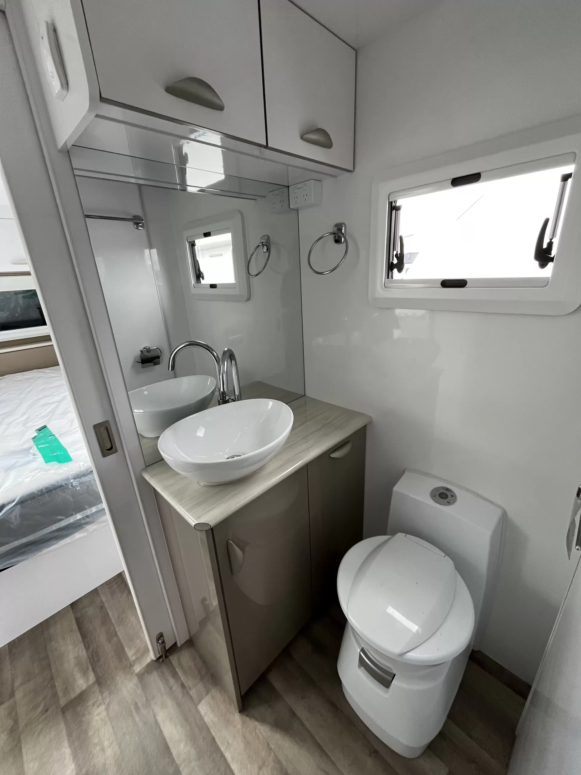 2021 Regent Discoverer Rear Club