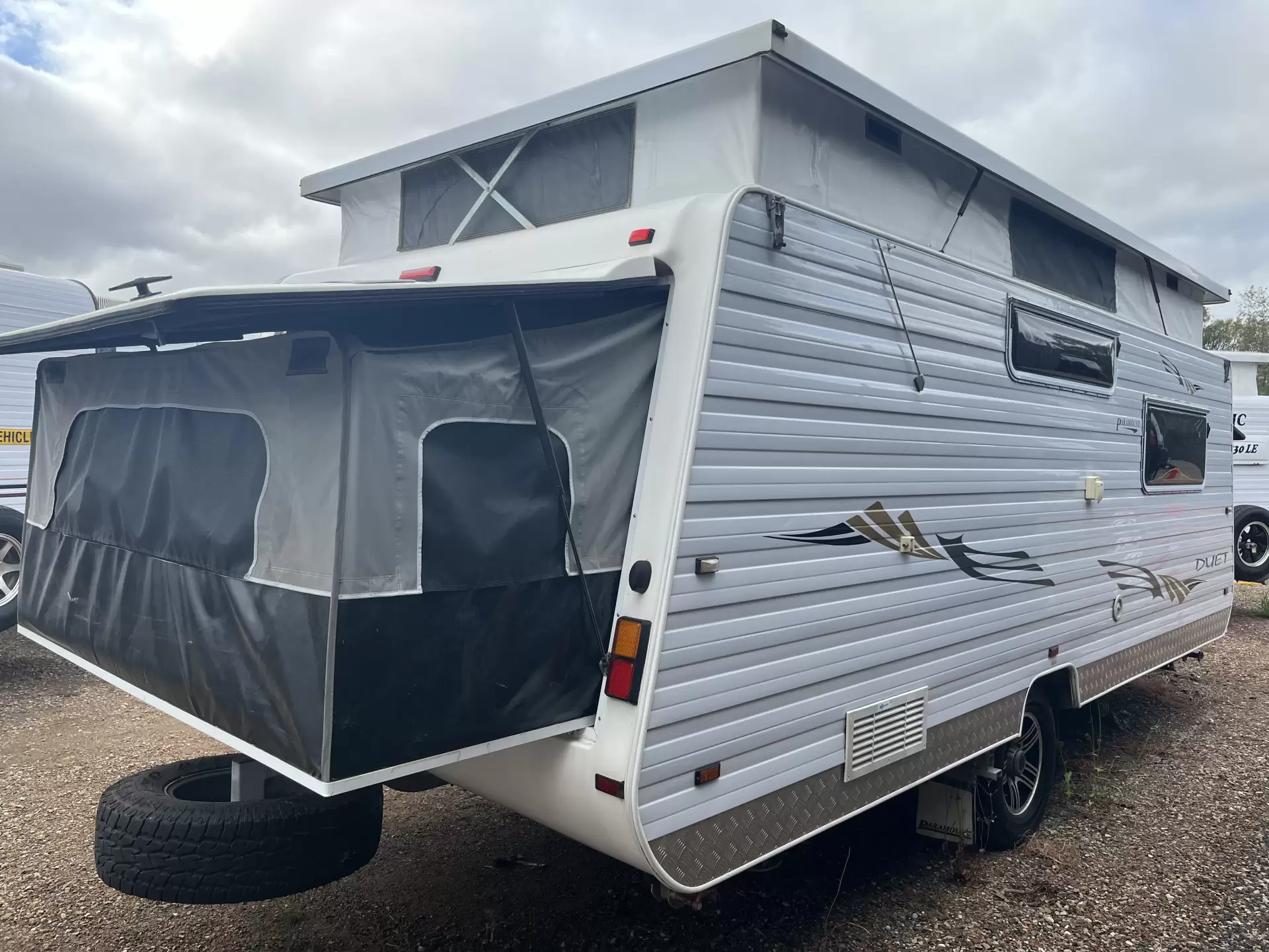 Paramount Duet Family Van