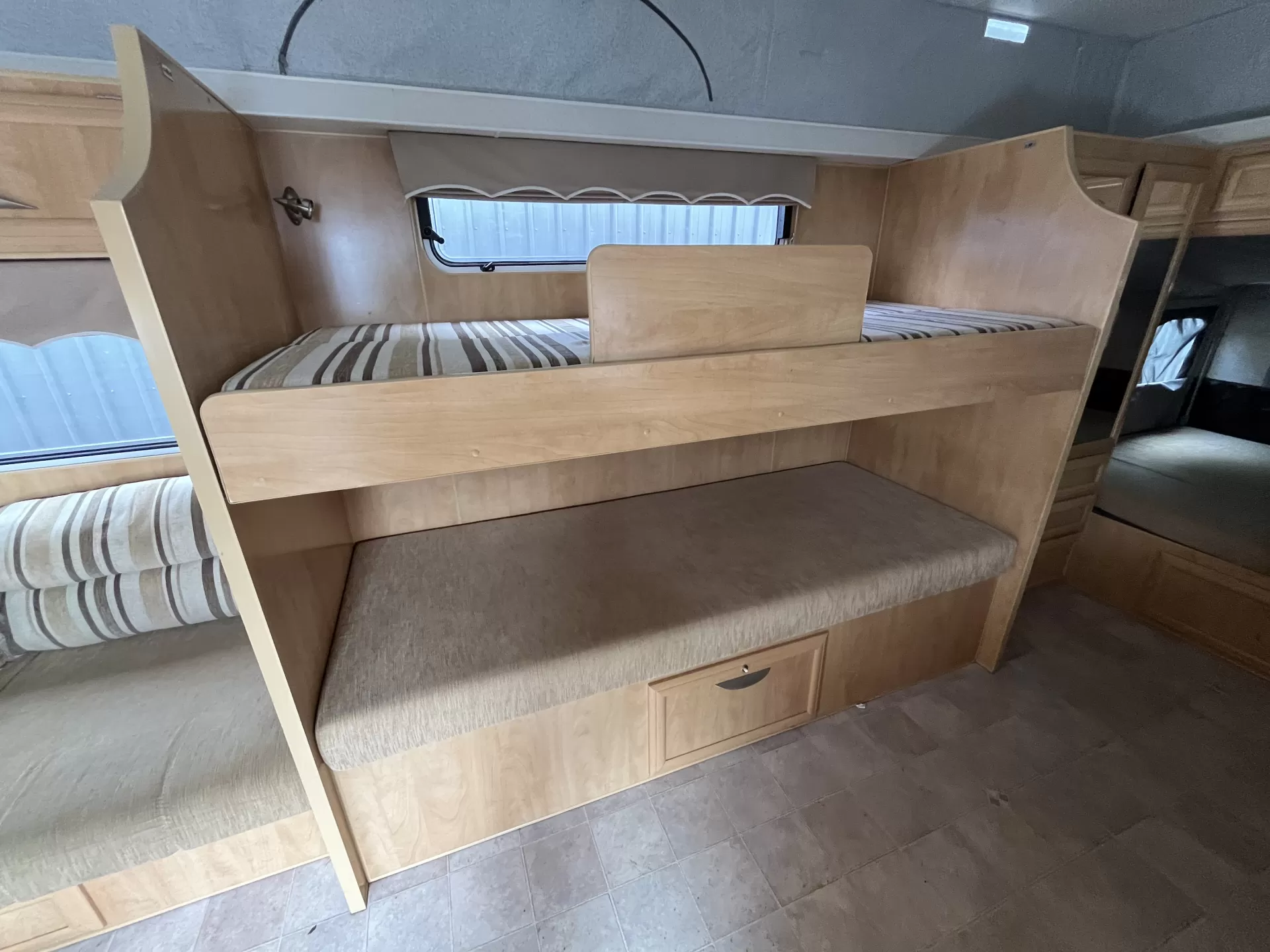 Paramount Duet Family Van