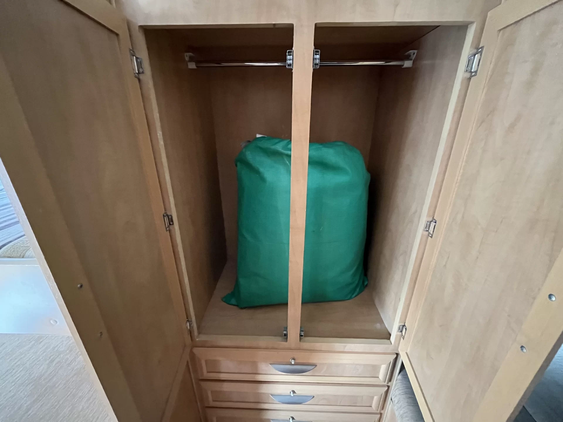 Paramount Duet Family Van