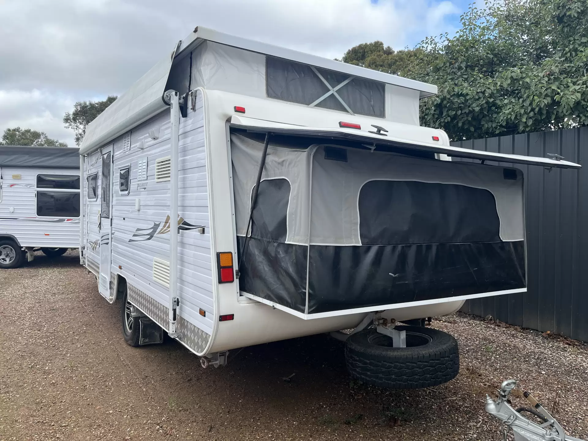Paramount Duet Family Van