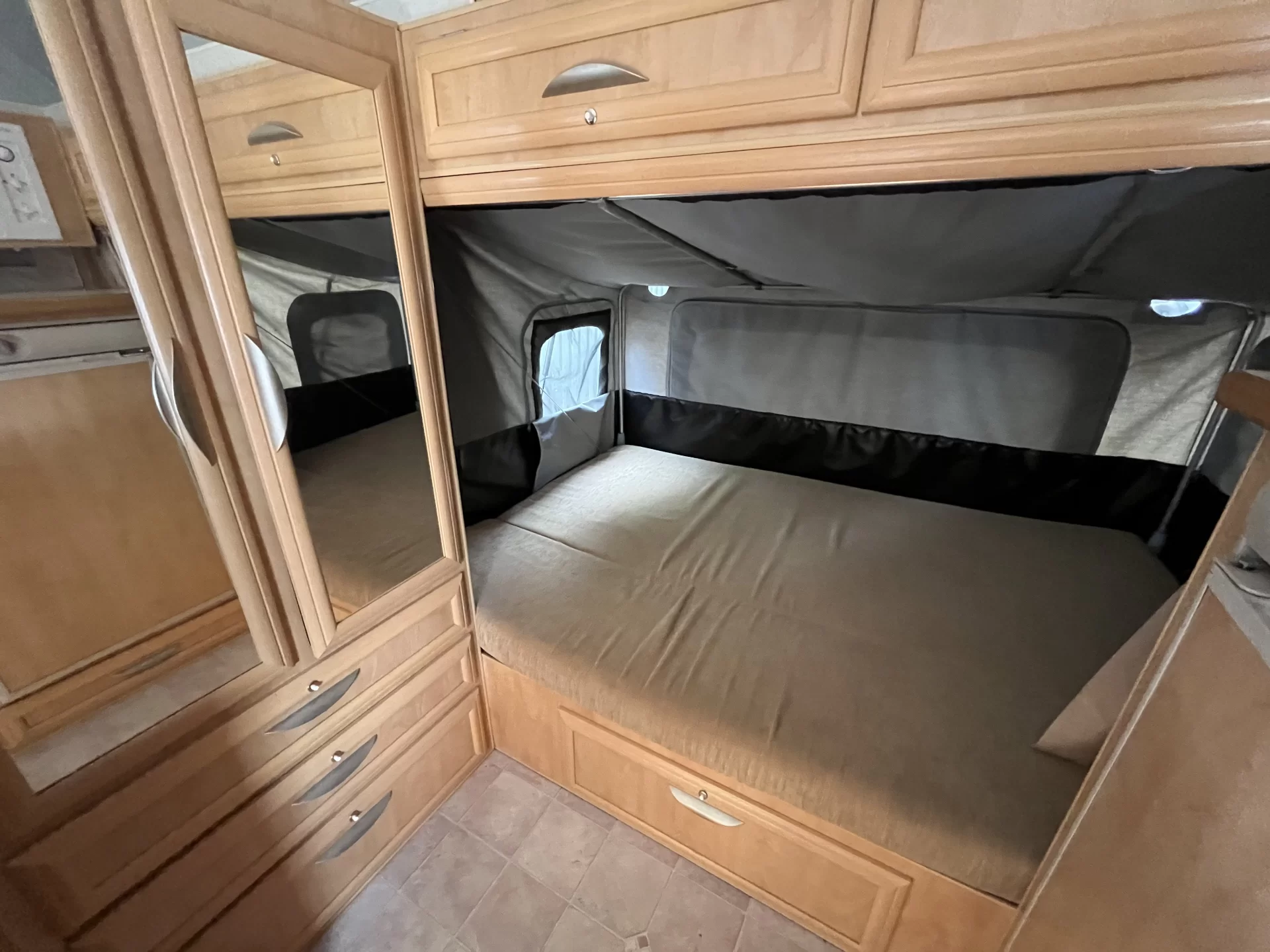 Paramount Duet Family Van