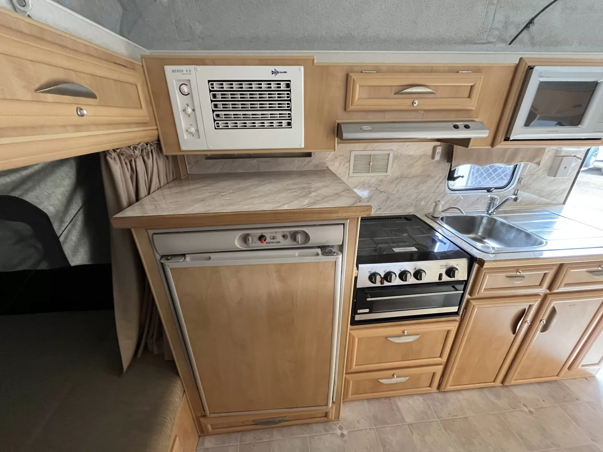 Paramount Duet Family Van