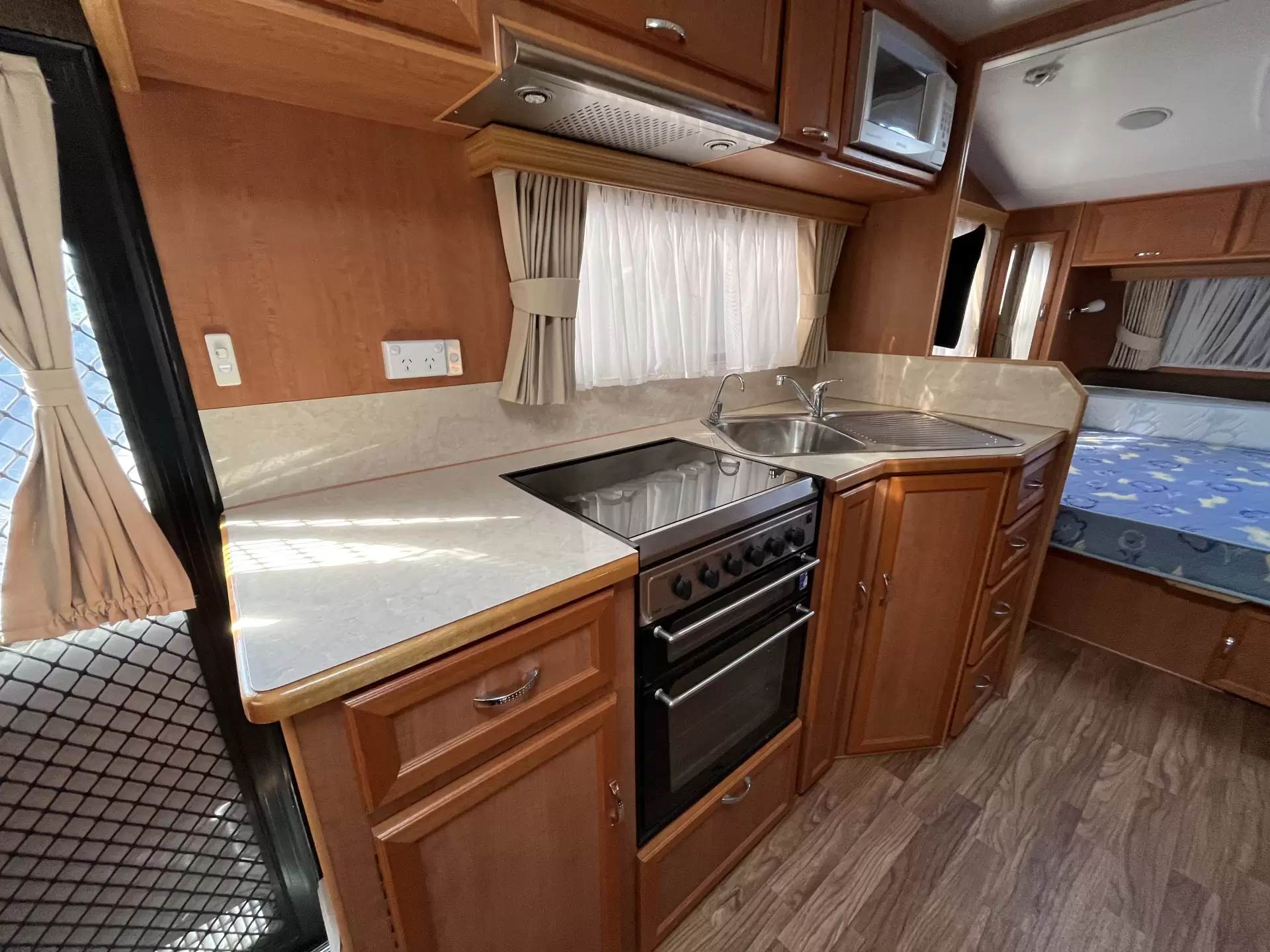 2008 Fusion Signature 18ft Couples Van