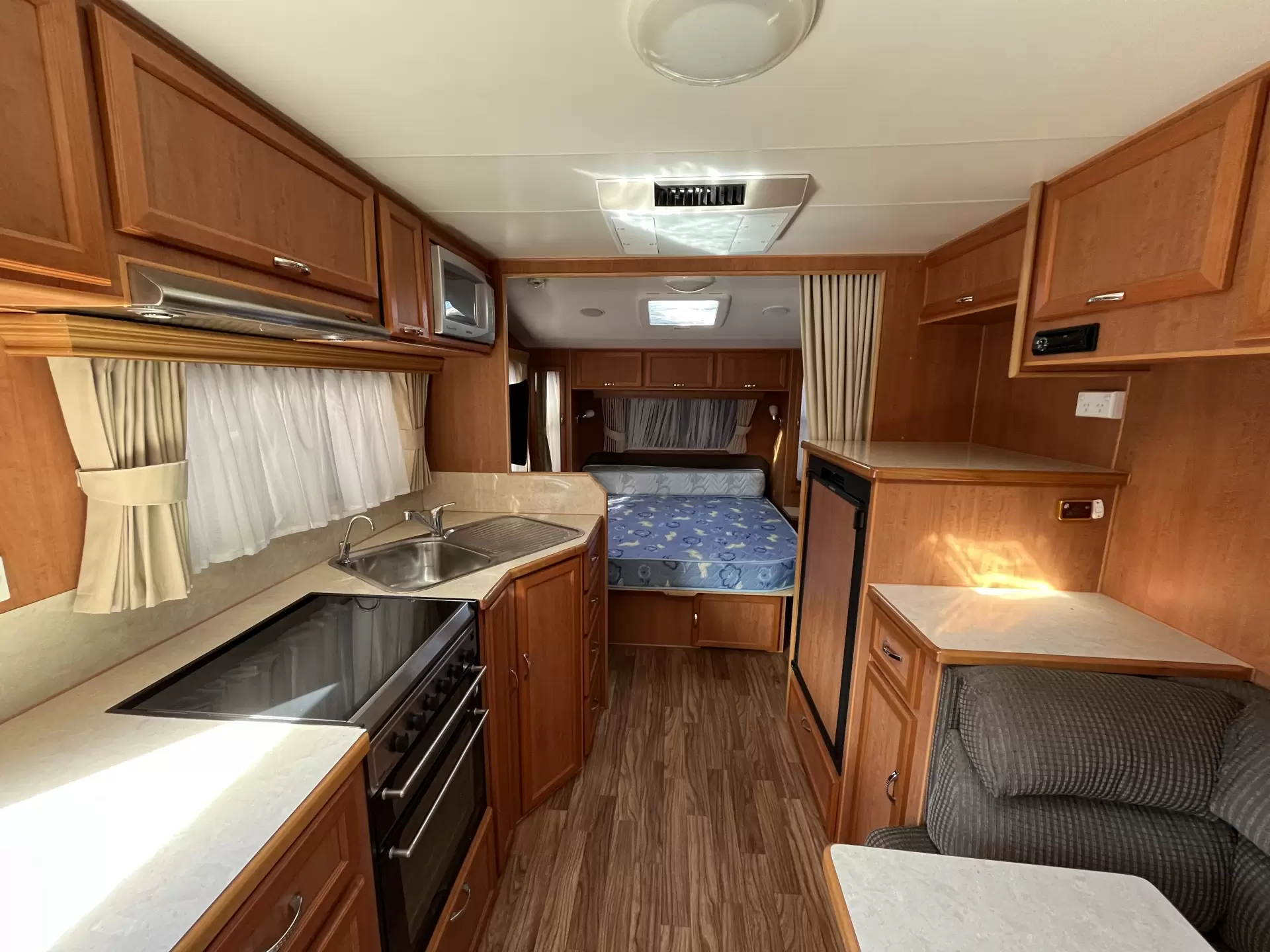 2008 Fusion Signature 18ft Couples Van