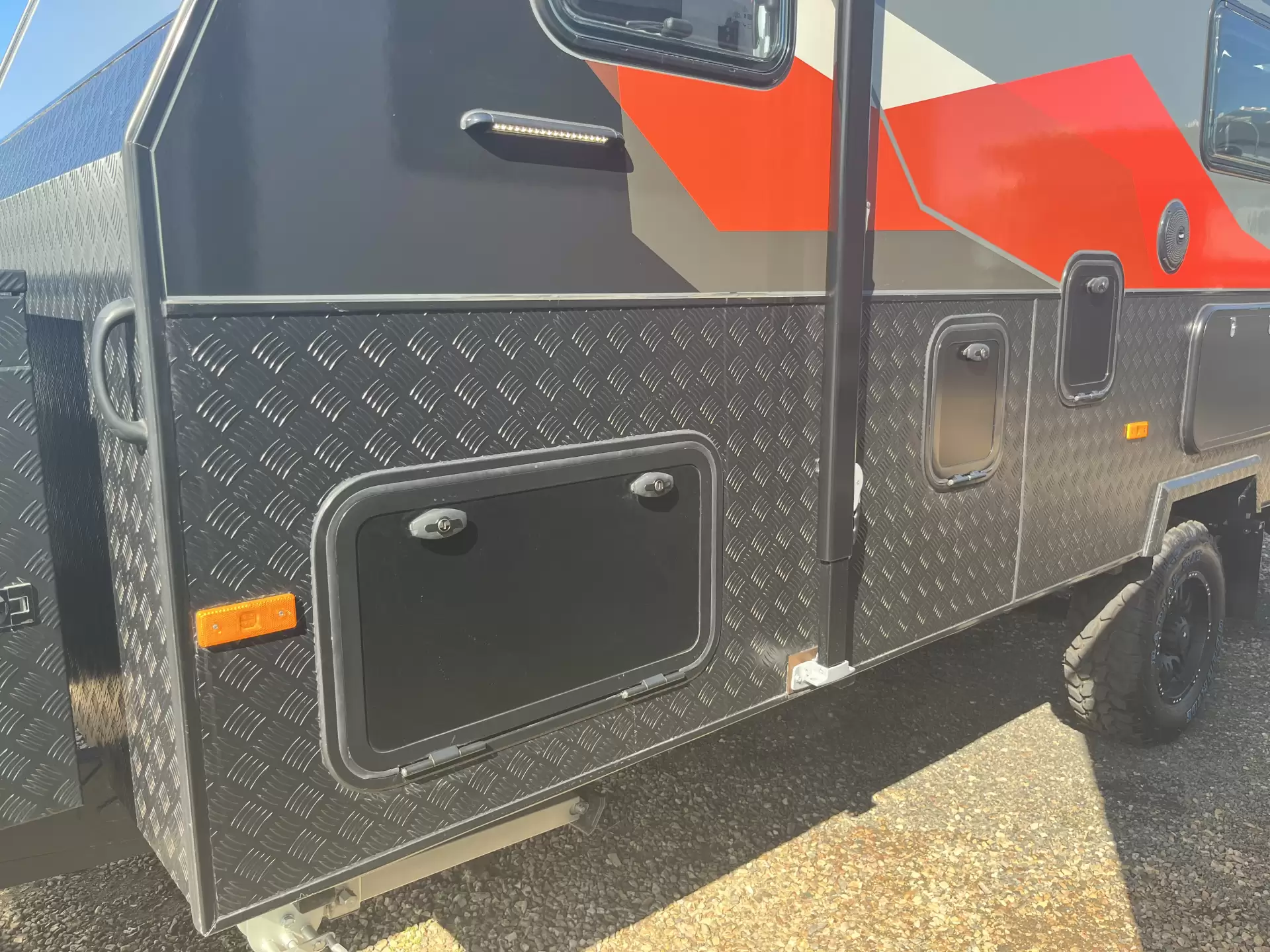 SRT-18F With double bed with 2 bunks