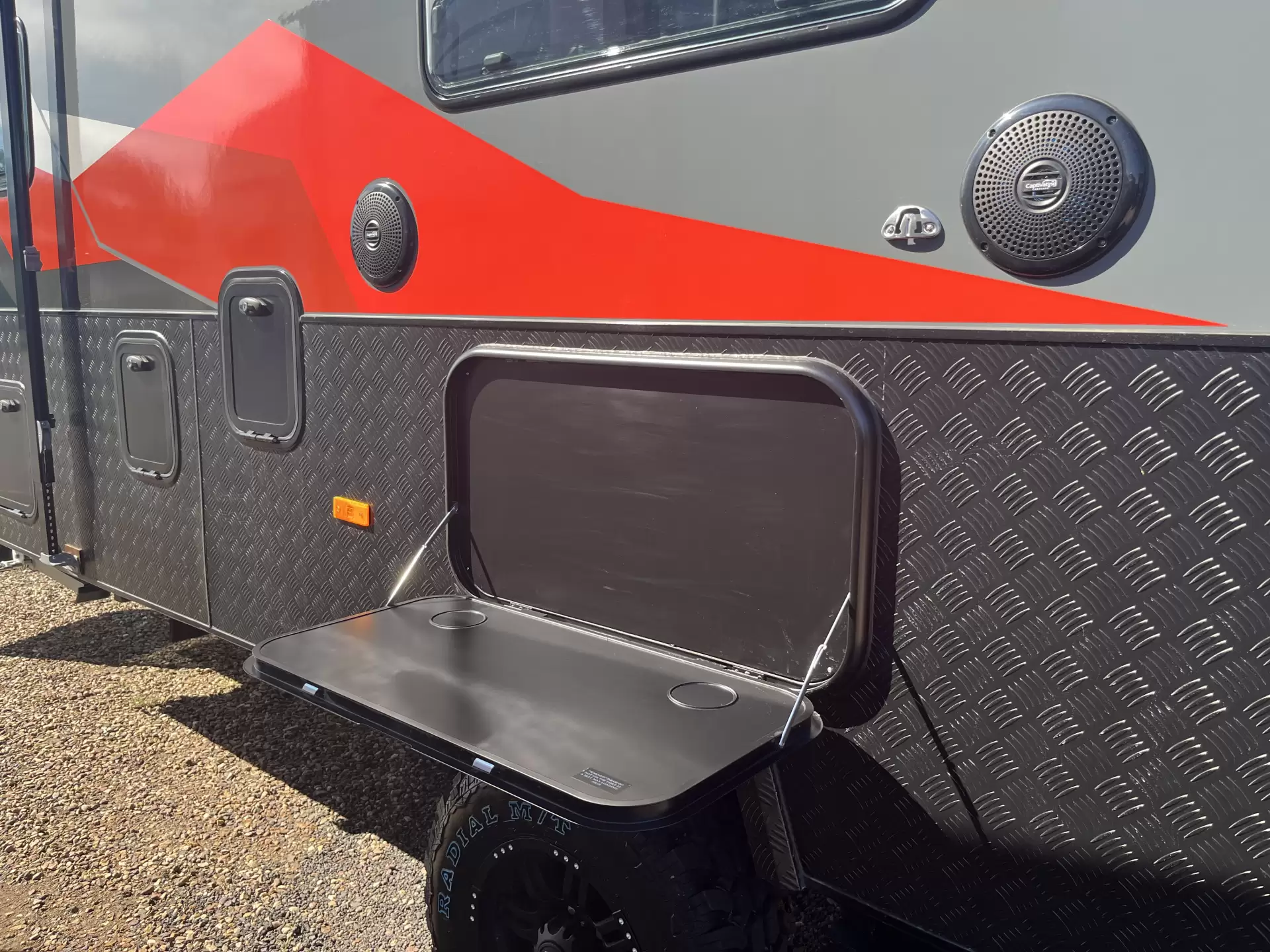 SRT-18F With double bed with 2 bunks