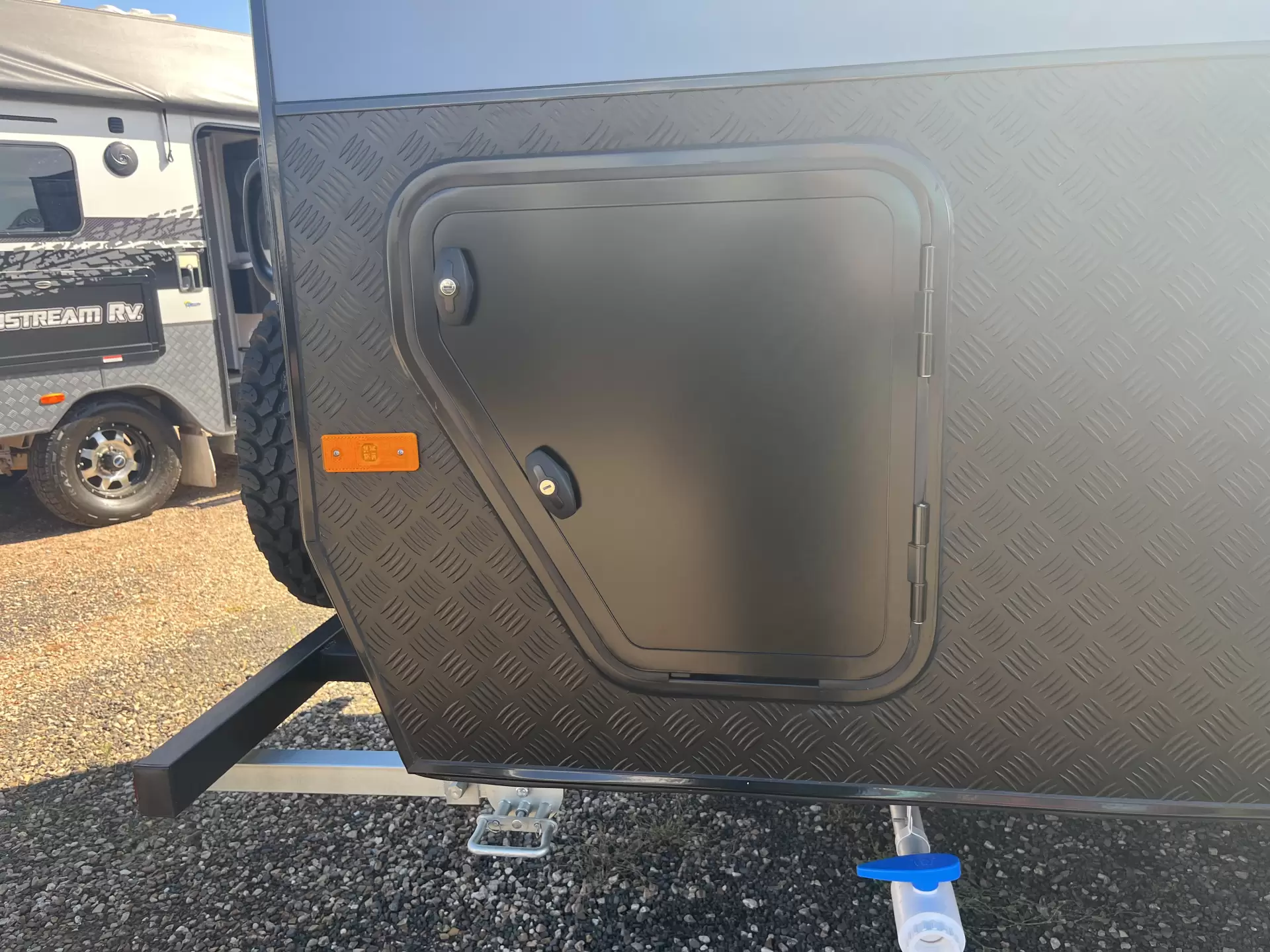 SRT-18F With double bed with 2 bunks