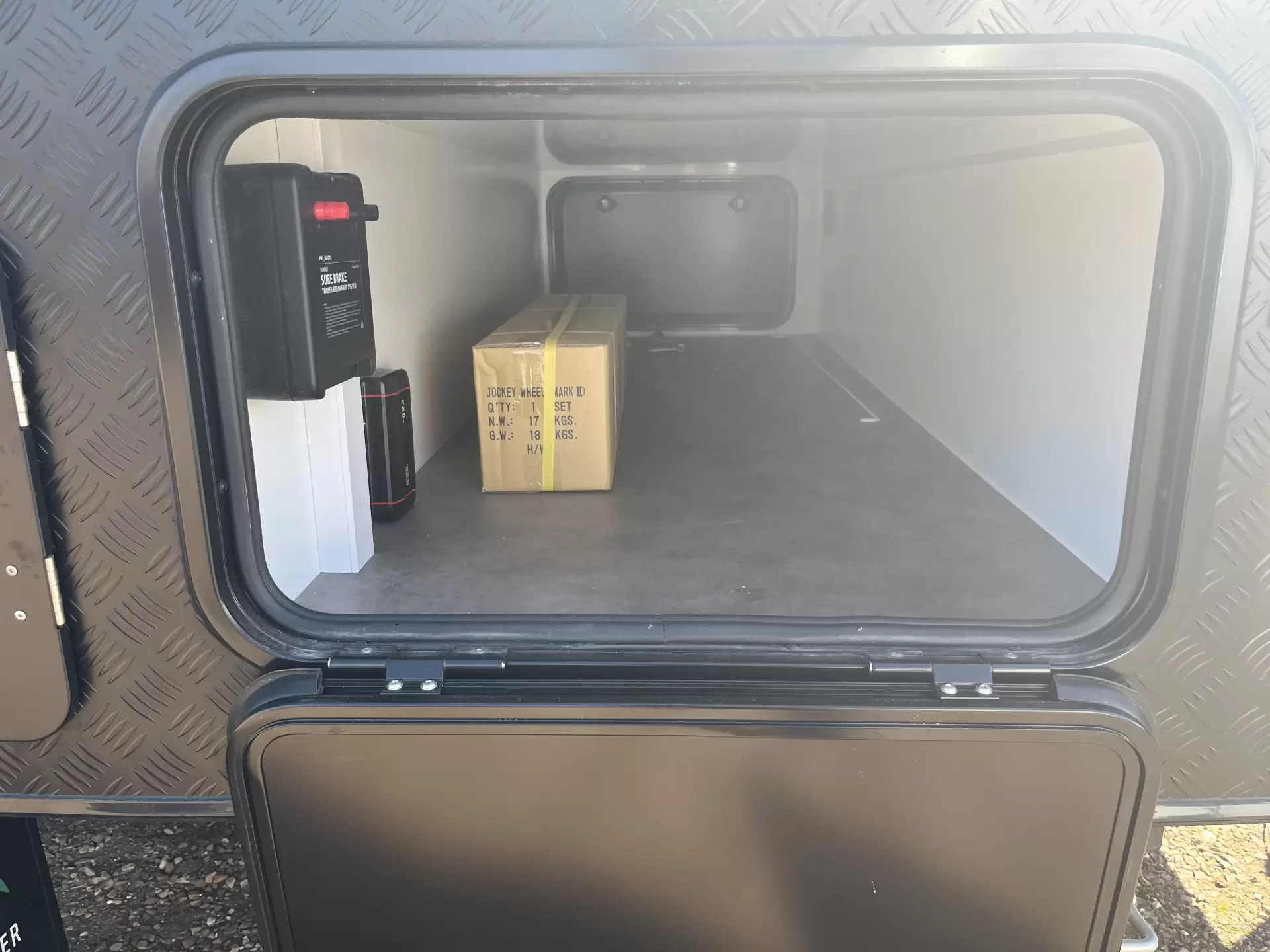 SRT-18F With double bed with 2 bunks