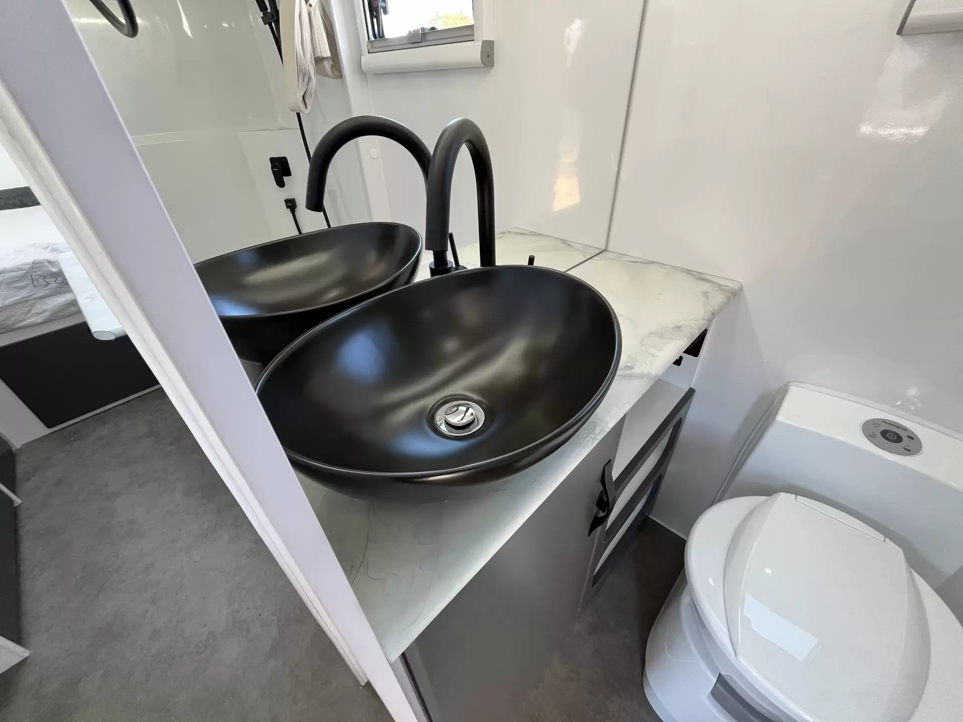 SRT-18F With double bed with 2 bunks