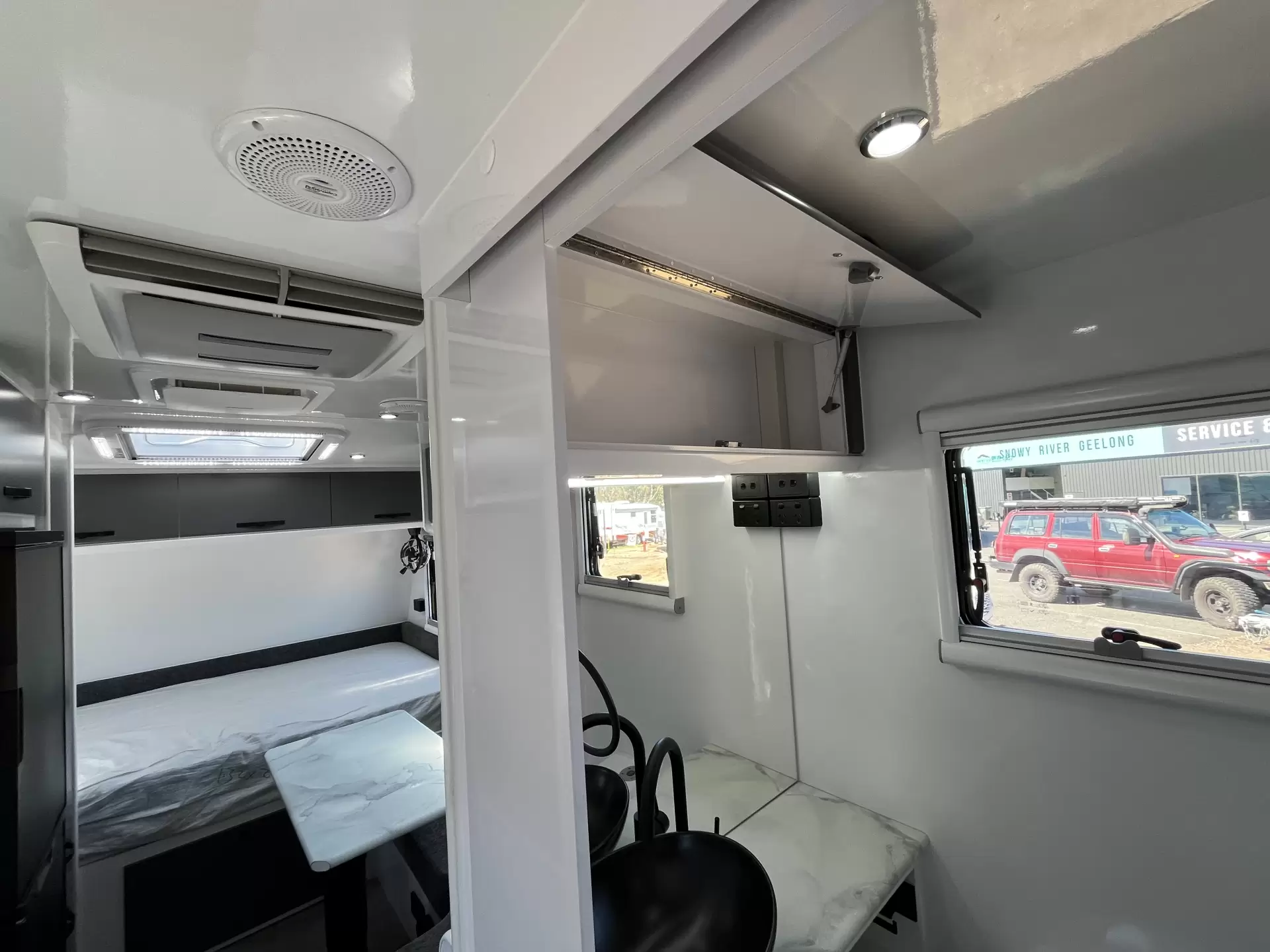 SRT-18F With double bed with 2 bunks