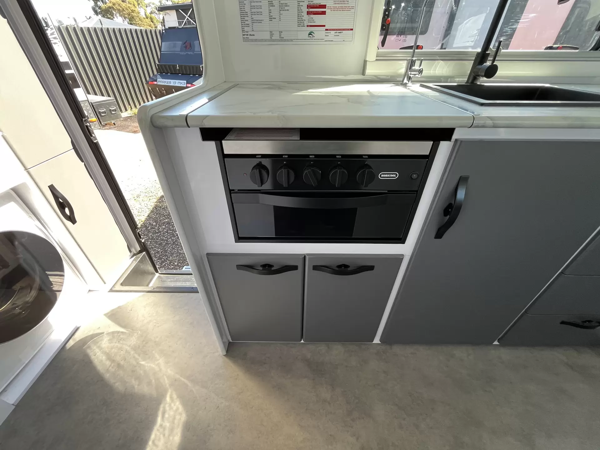 SRT-18F With double bed with 2 bunks