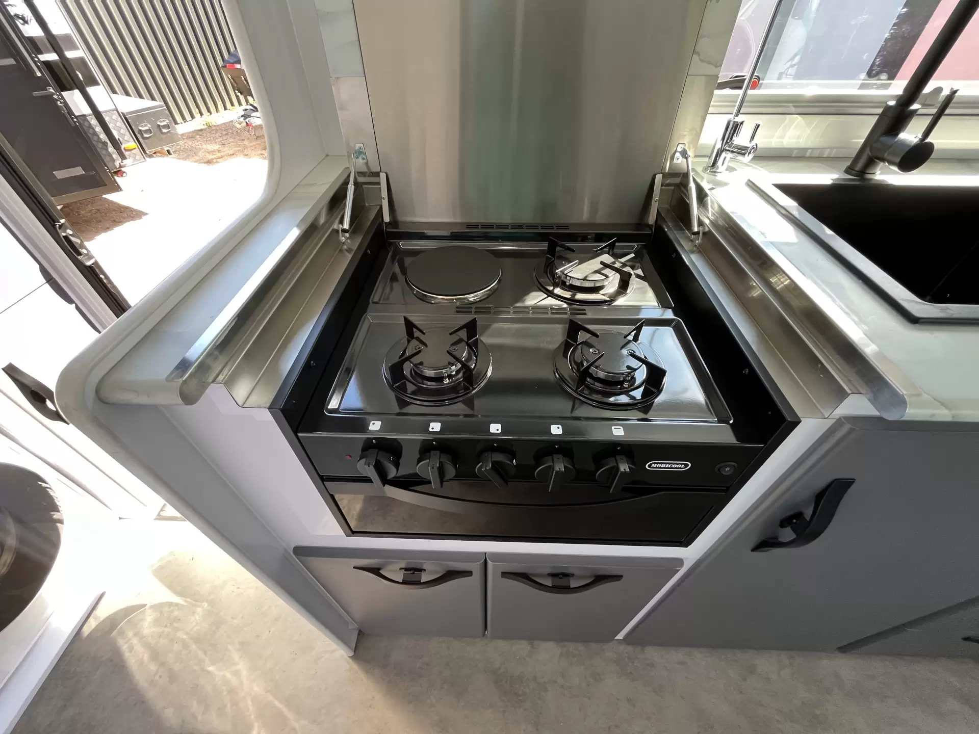 SRT-18F With double bed with 2 bunks