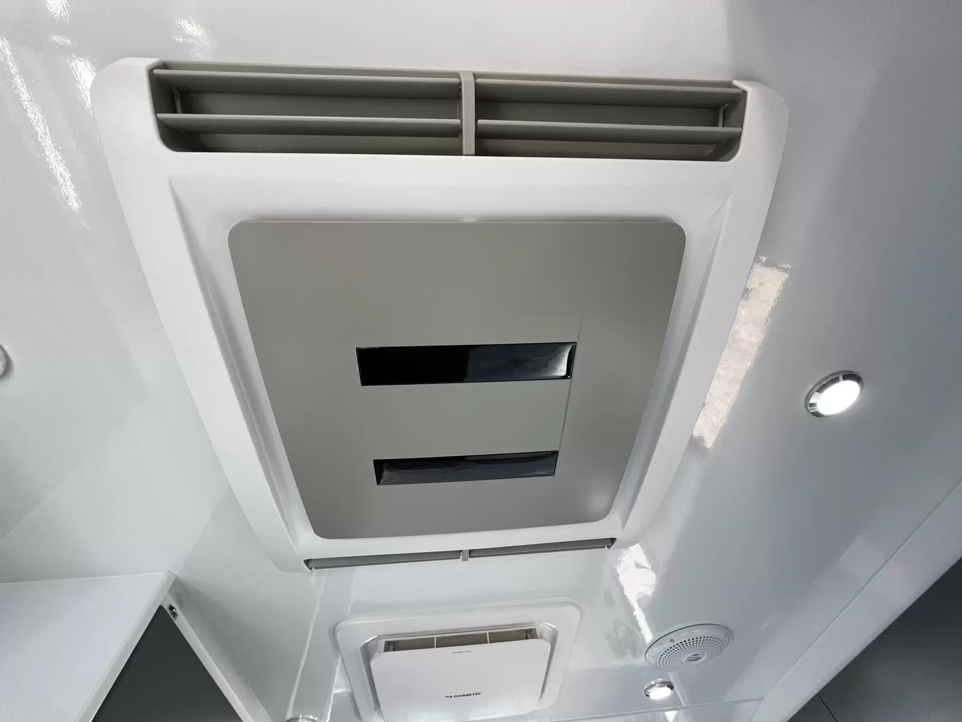 SRT-18F With double bed with 2 bunks