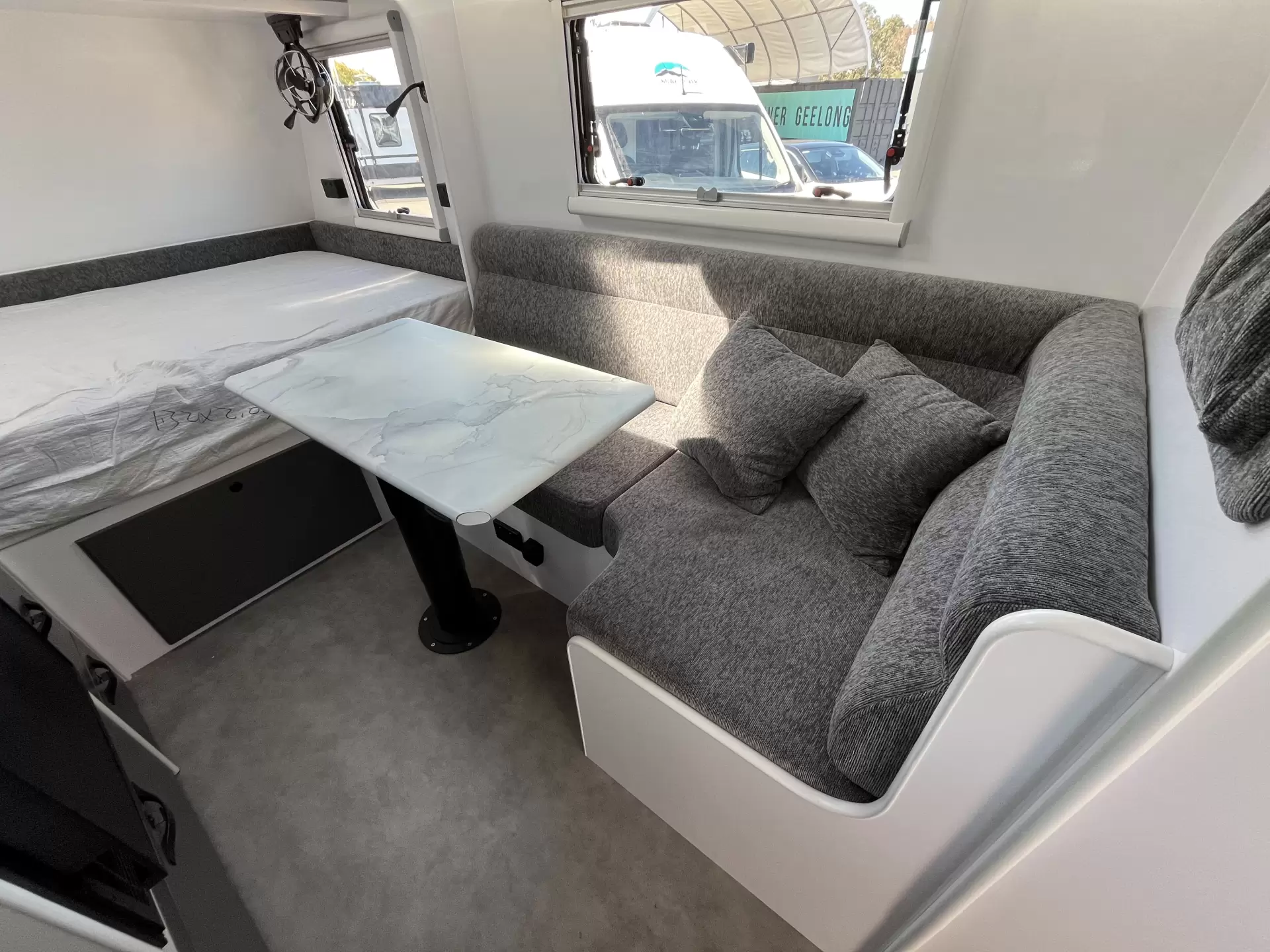 SRT-18F With double bed with 2 bunks