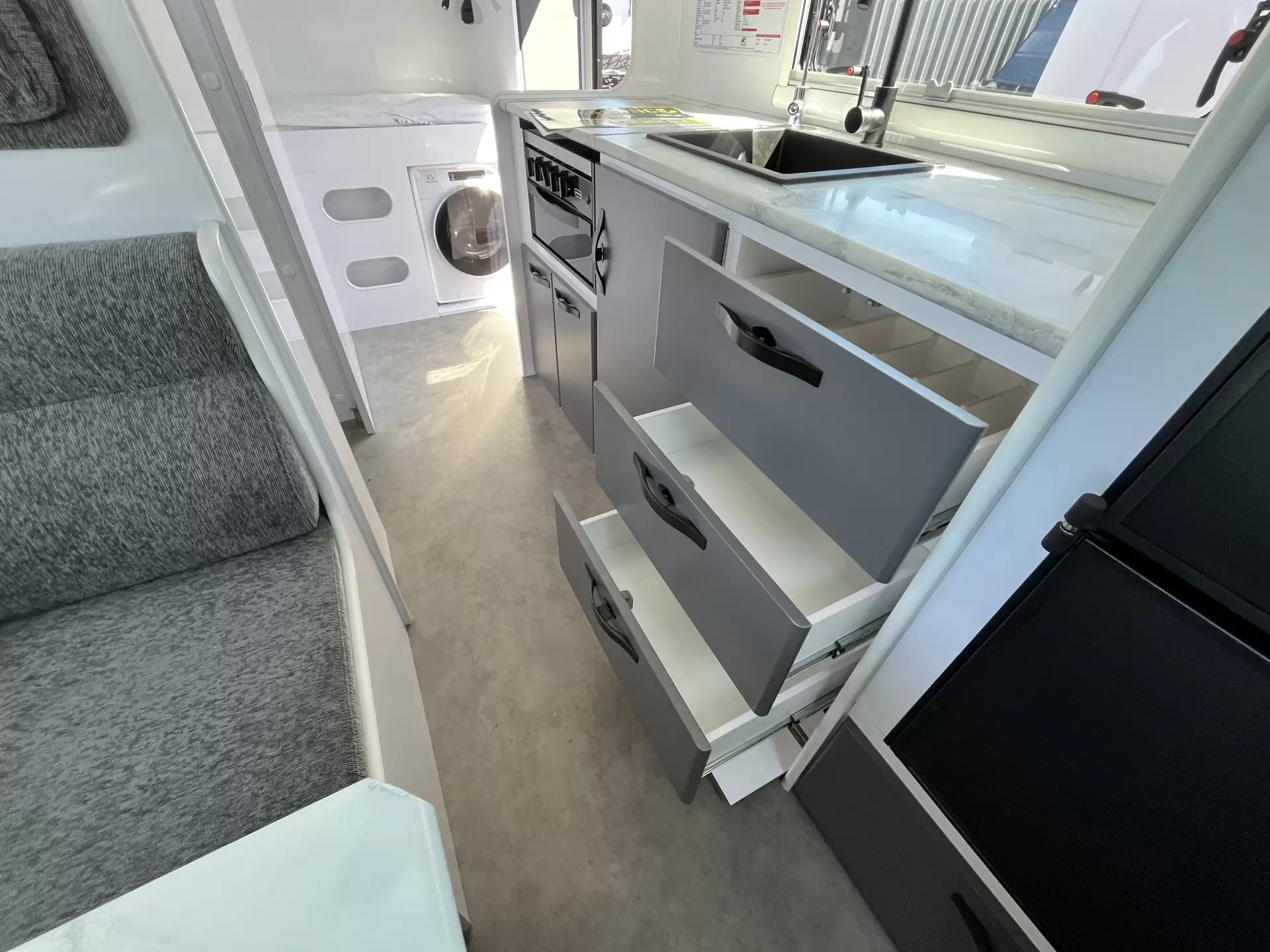 SRT-18F With double bed with 2 bunks