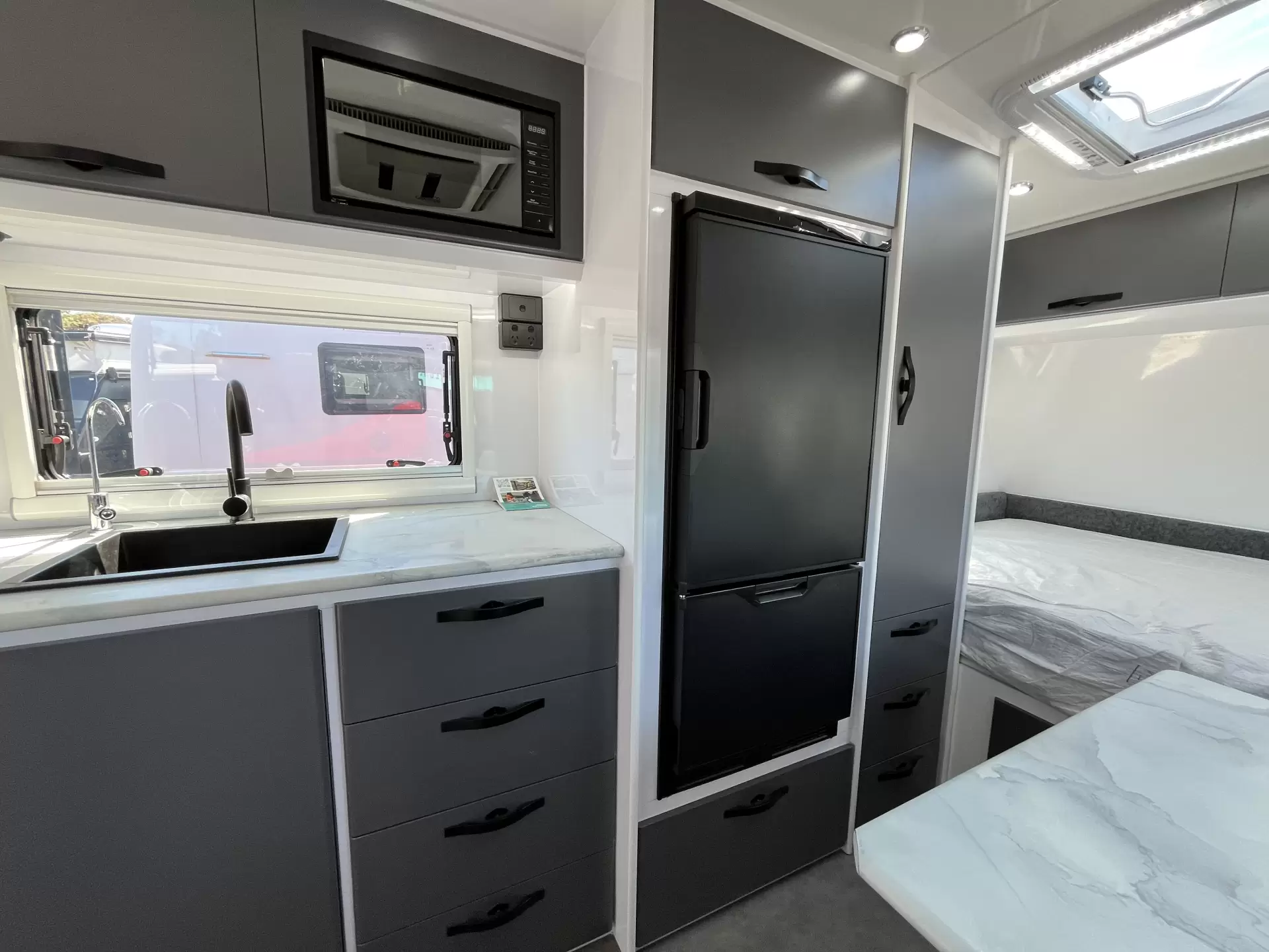 SRT-18F With double bed with 2 bunks