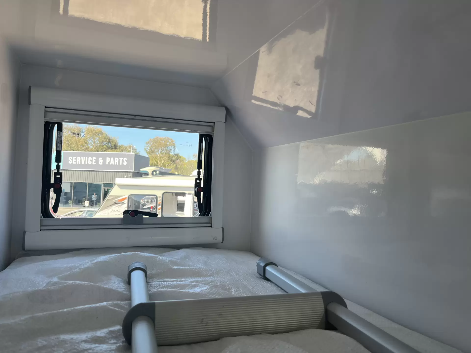 SRT-18F With double bed with 2 bunks