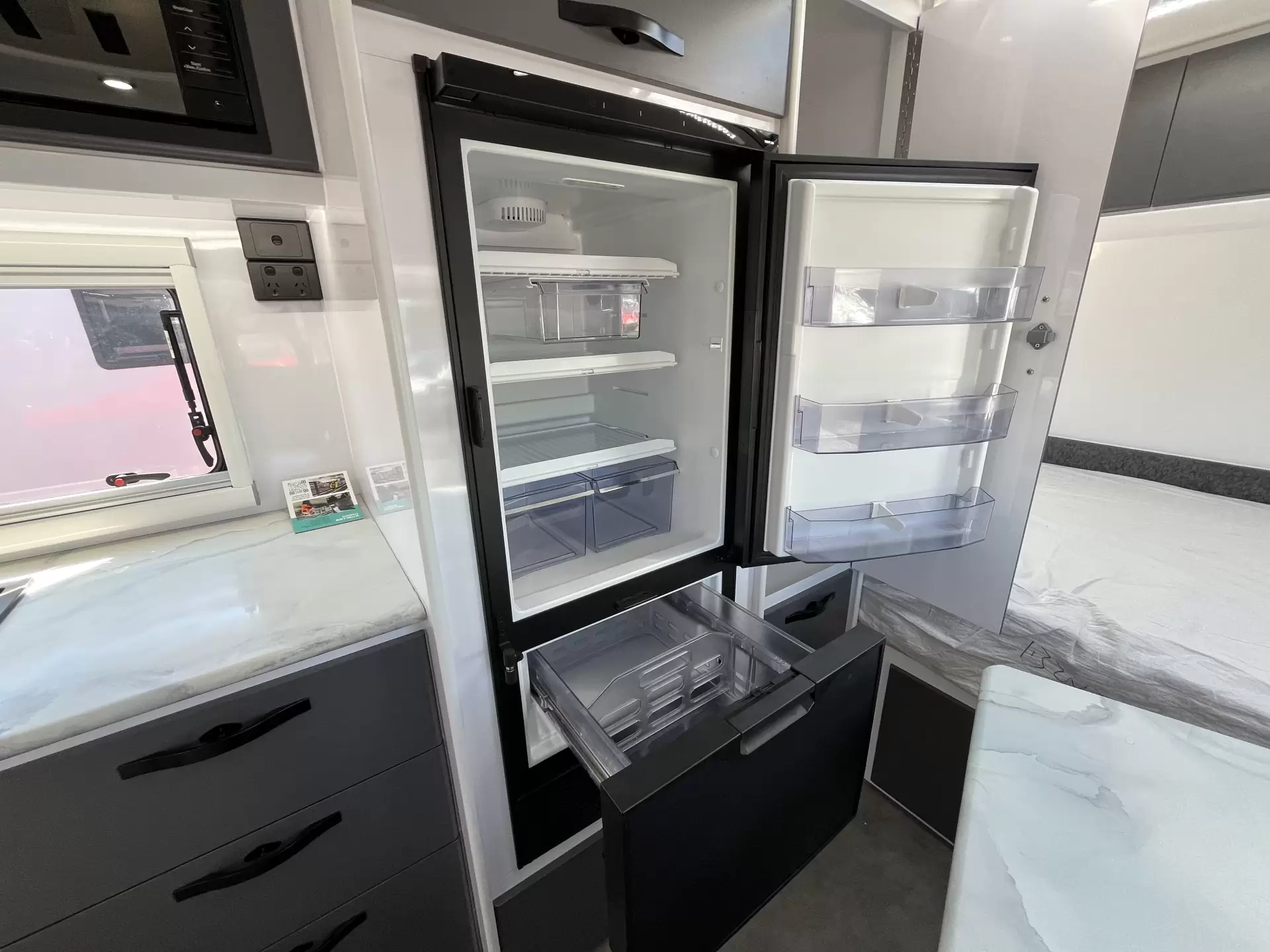 SRT-18F With double bed with 2 bunks