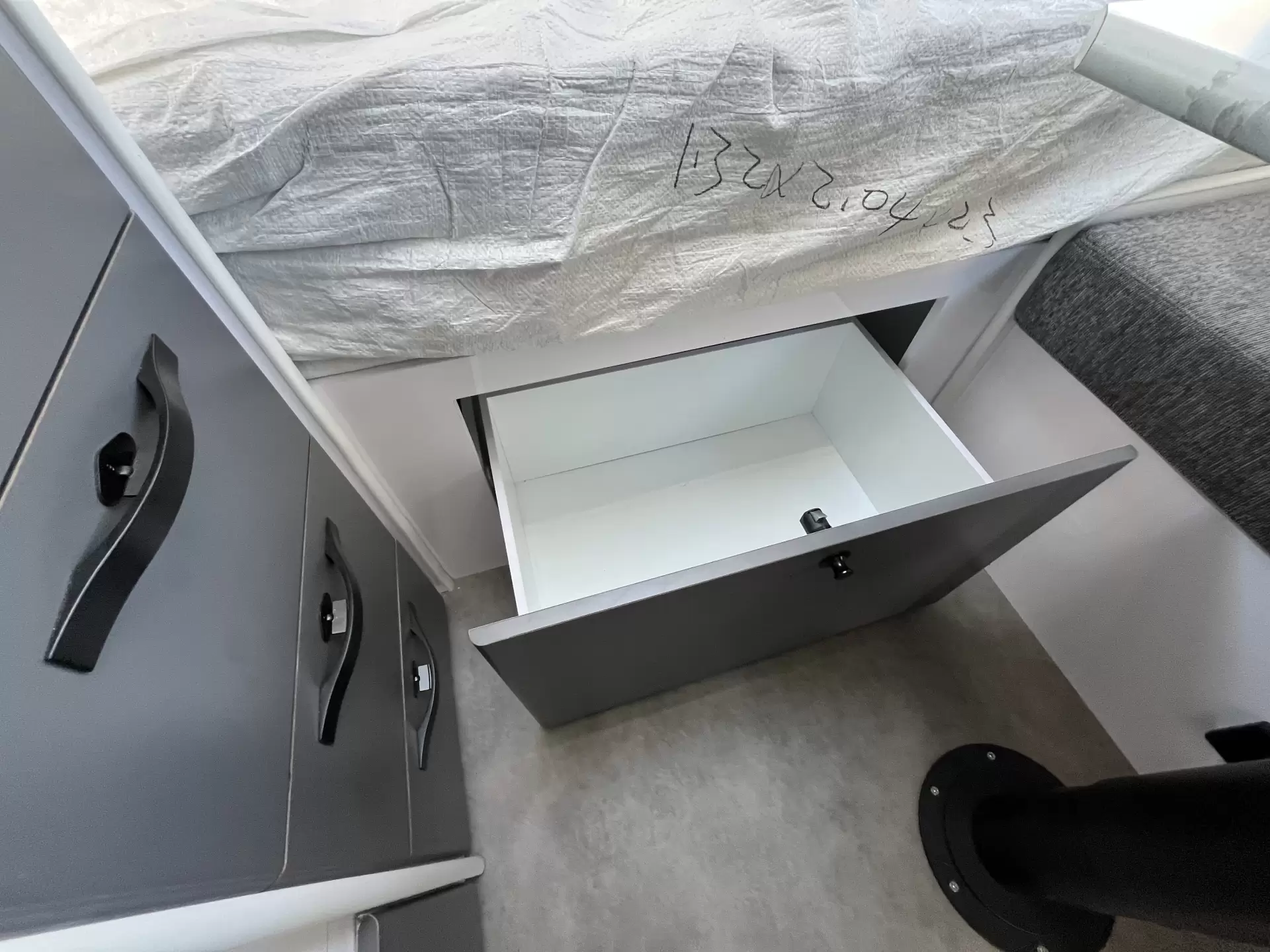 SRT-18F With double bed with 2 bunks