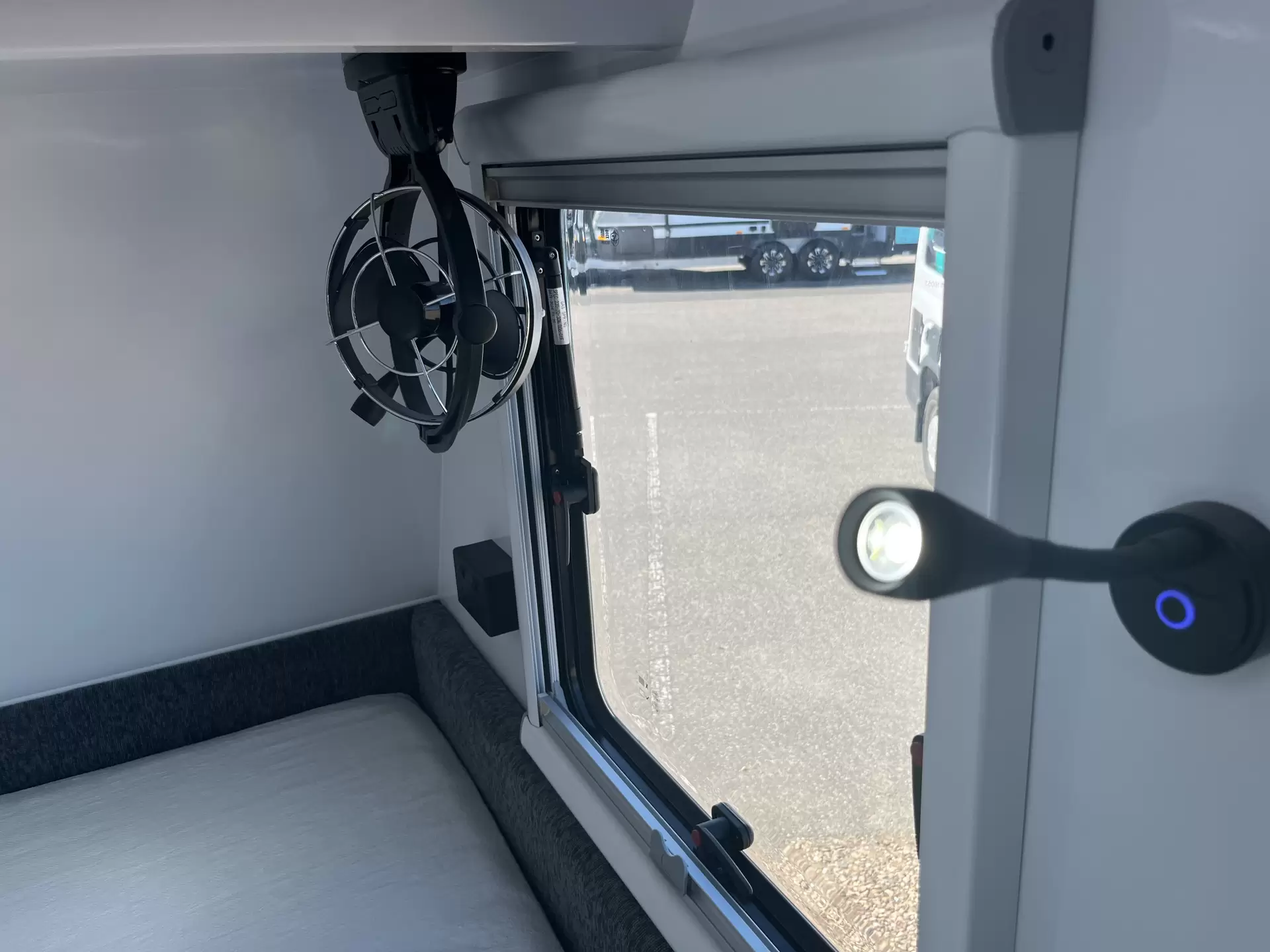 SRT-18F With double bed with 2 bunks