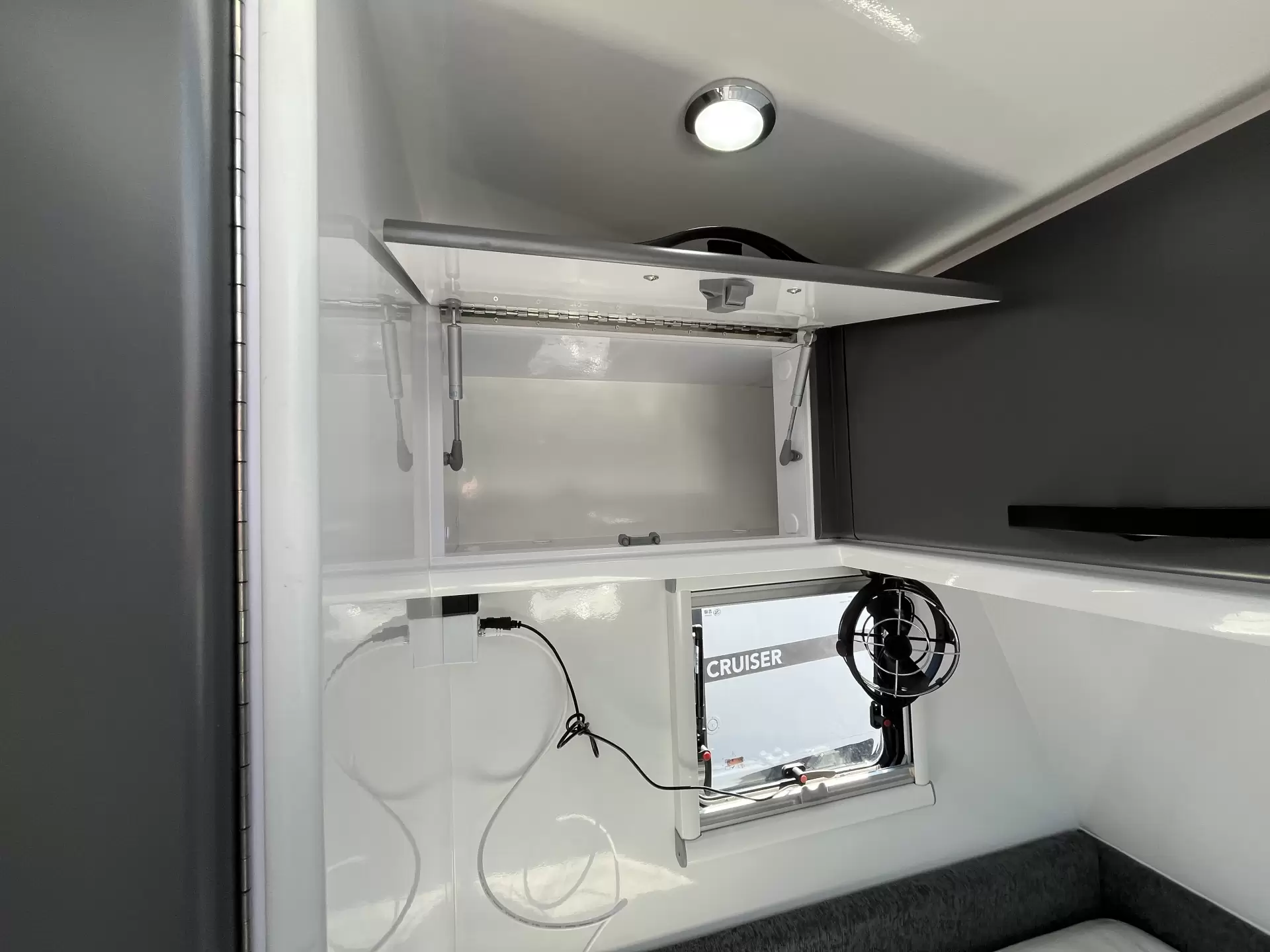 SRT-18F With double bed with 2 bunks