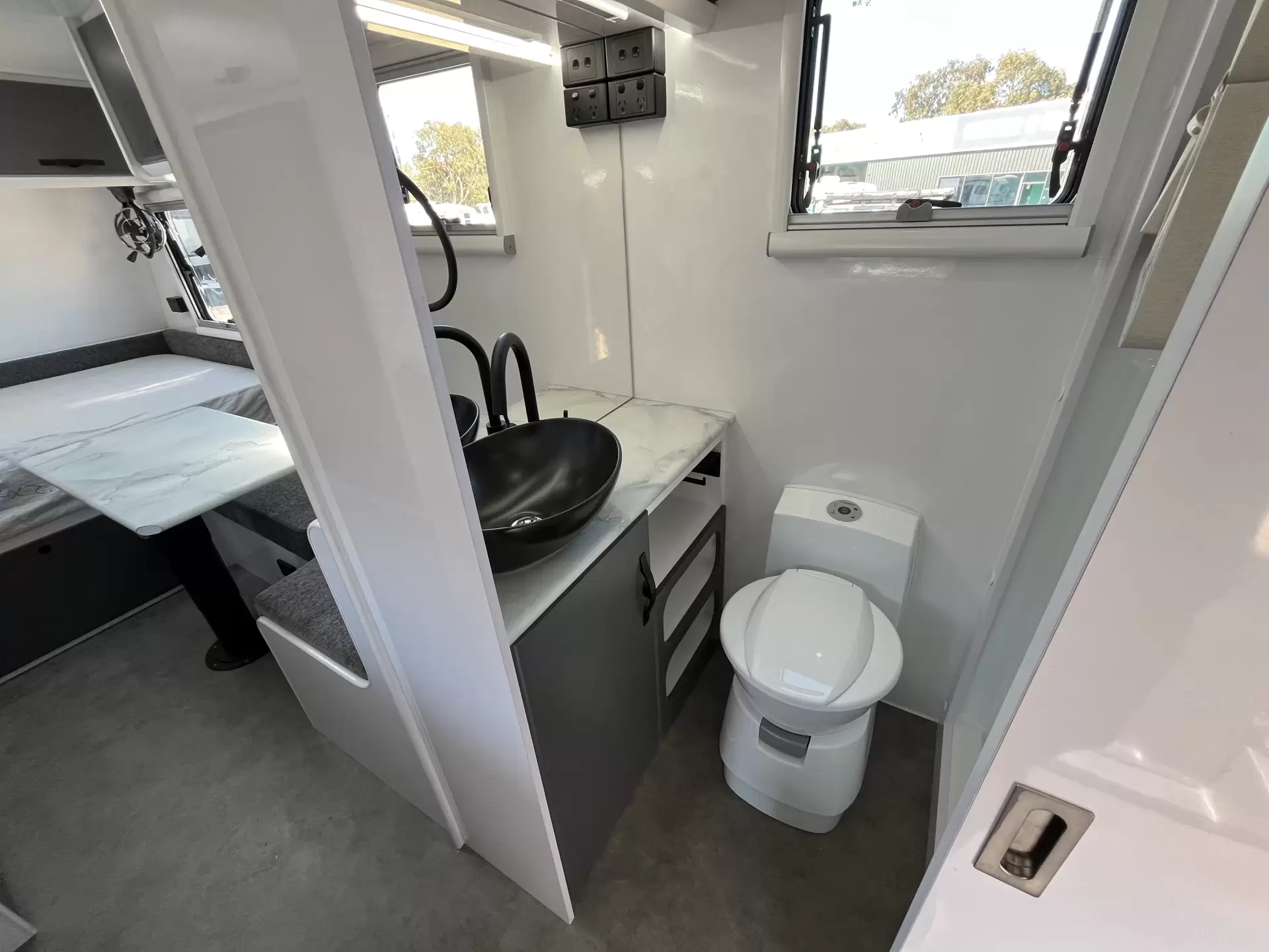 SRT-18F With double bed with 2 bunks