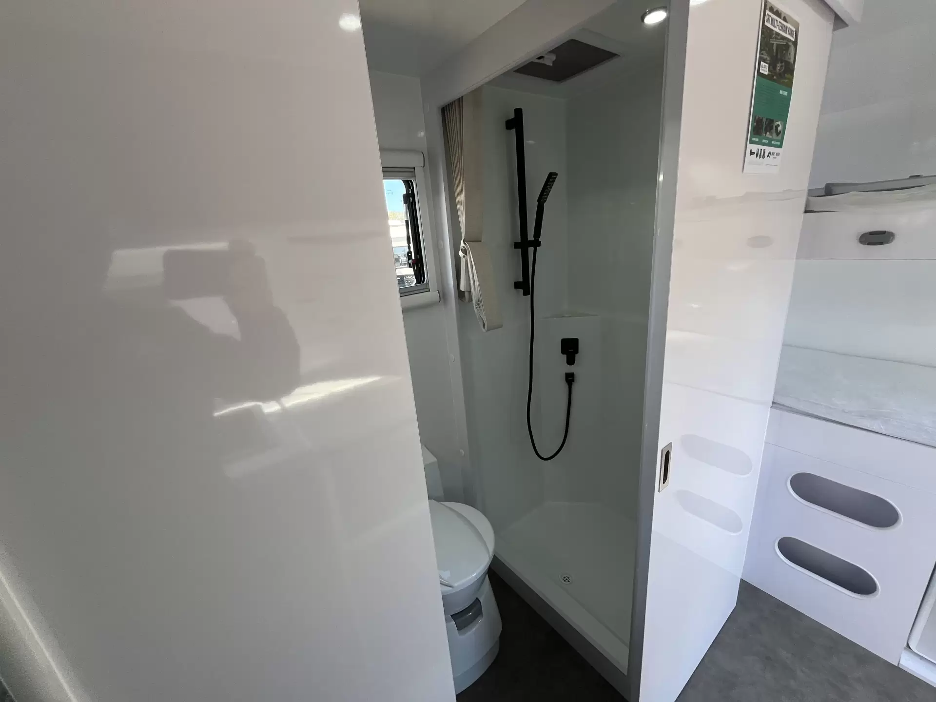 SRT-18F With double bed with 2 bunks